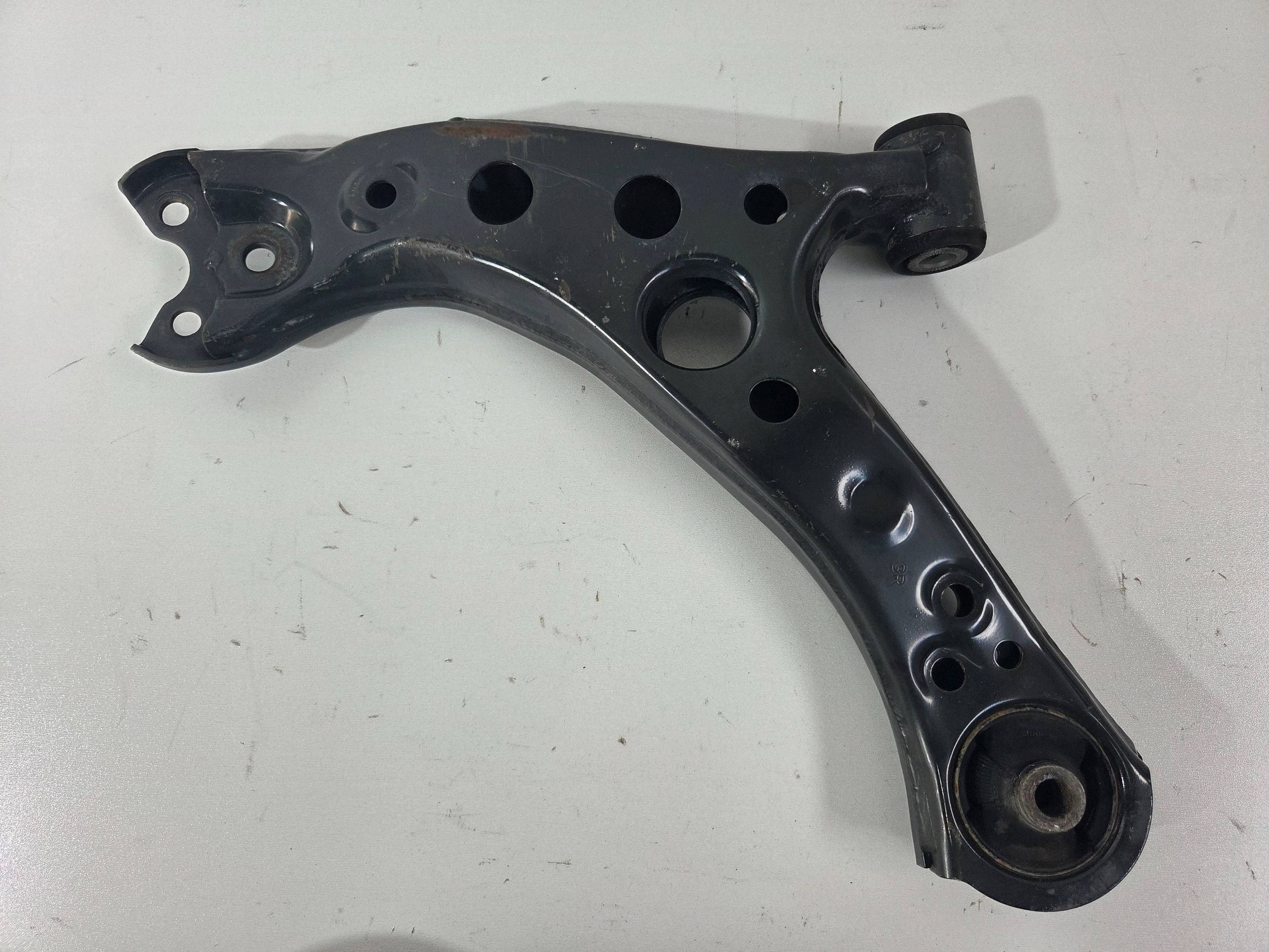 Toyota Corolla E21 arm front right (Q883)