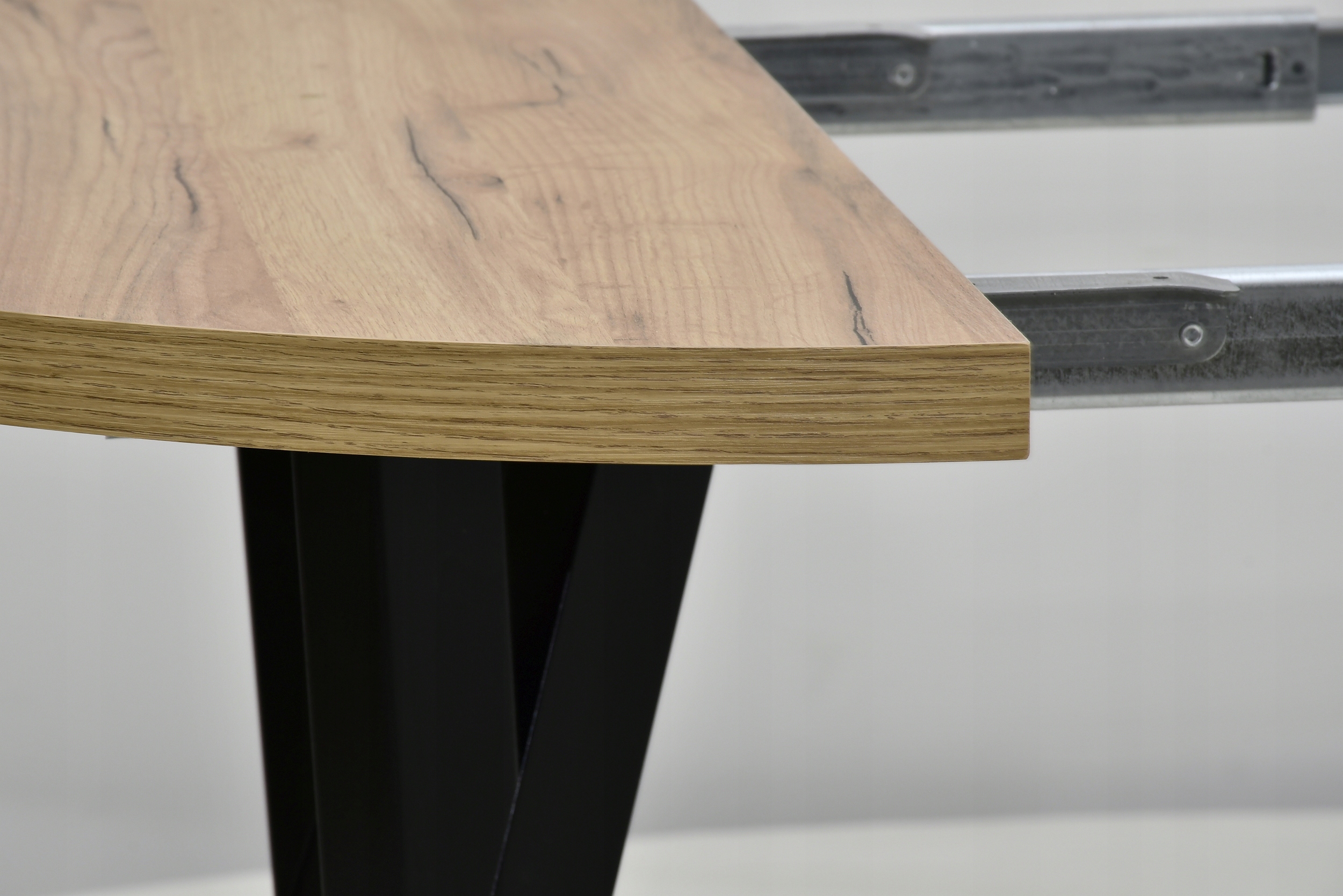 praktyczny stół Jaga śr 100 cm rozkładany do 150 Szerokość mebla 100 cm