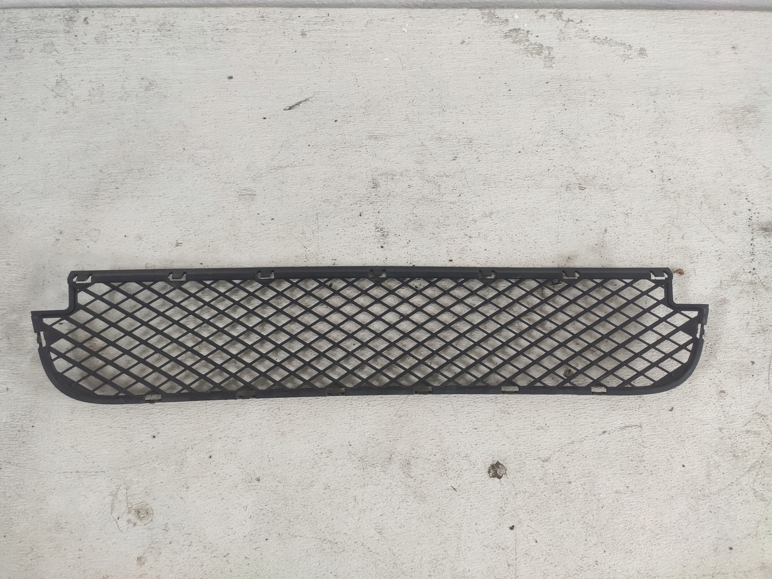BMW X3 E83 LIFT grid of a bumper front central