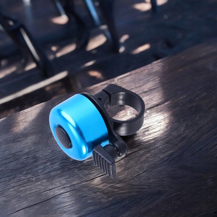 DZWONEK ROWEROWY METALOWY NA ROWER GŁOŚNY Kolor dominujący odcienie niebieskiego