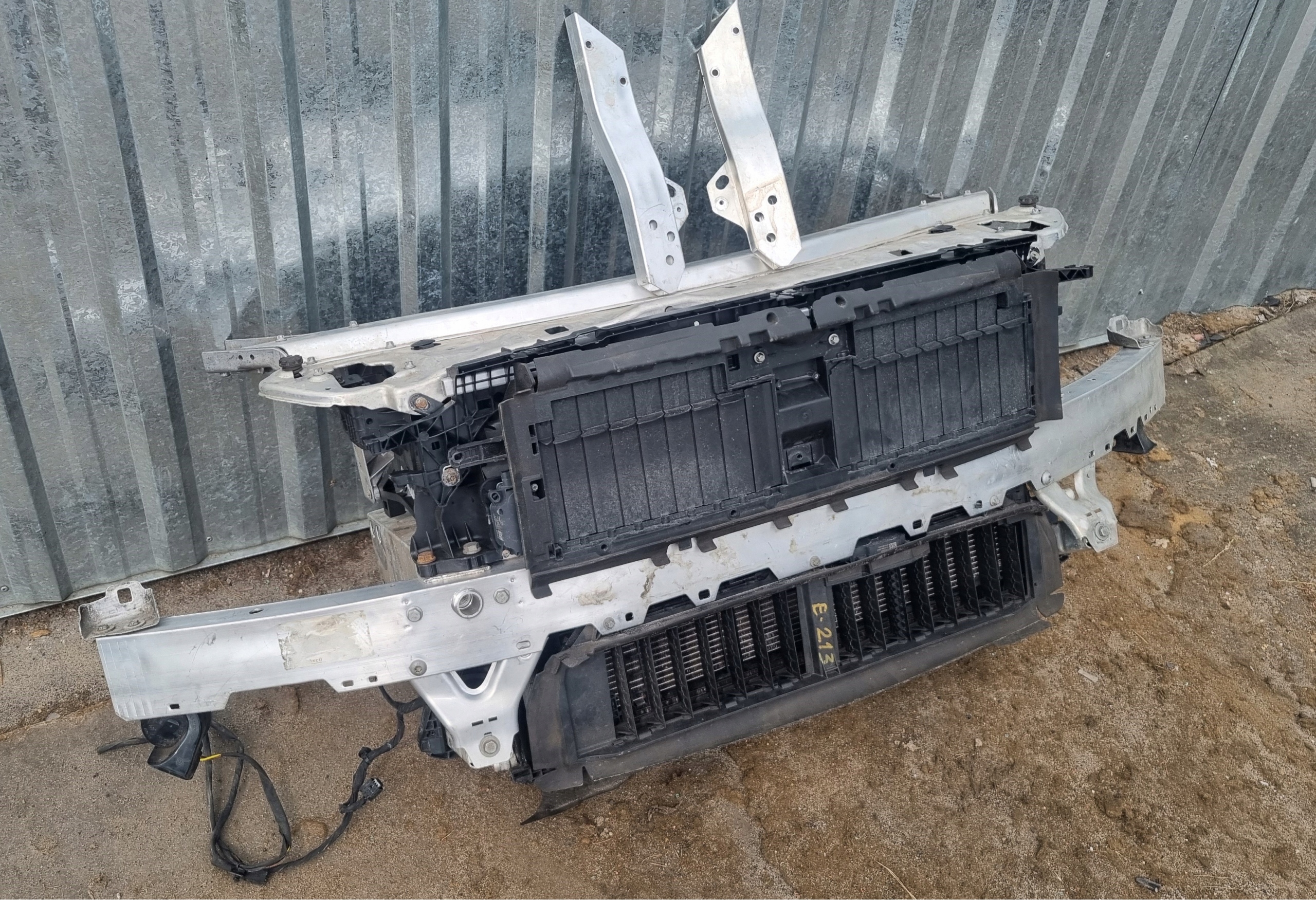 панель передняя / телевизор Балка MERCEDES CLS C257 W257 W213 S213 A238 C238