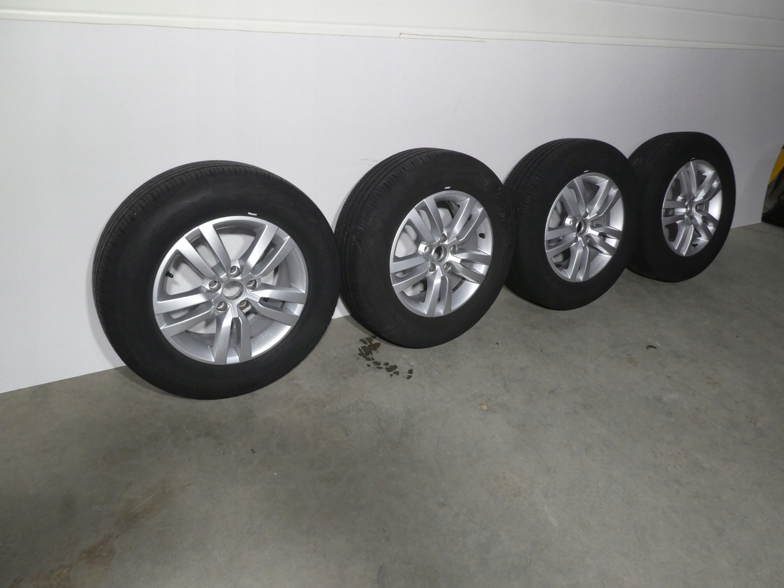 4X wheels discs tyres VW TIGUAN 5N0601025R 2022R