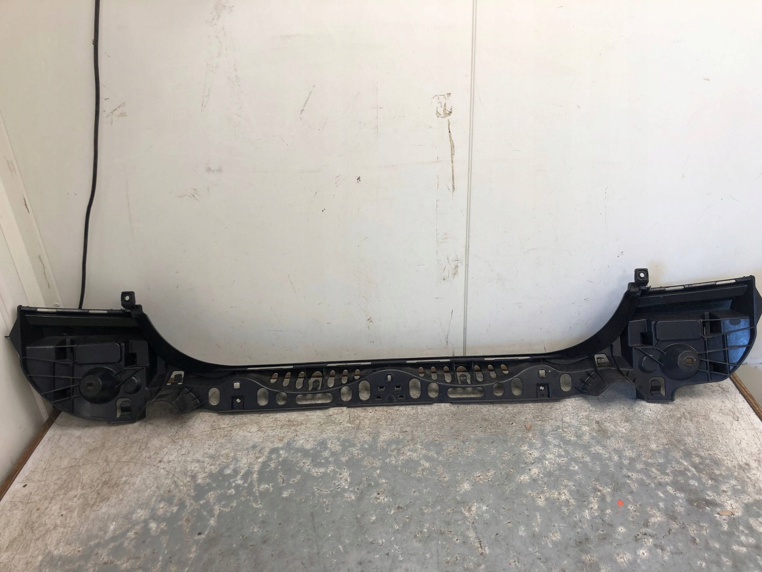 bumper bracket rear part BMW F10 LCI 7331600