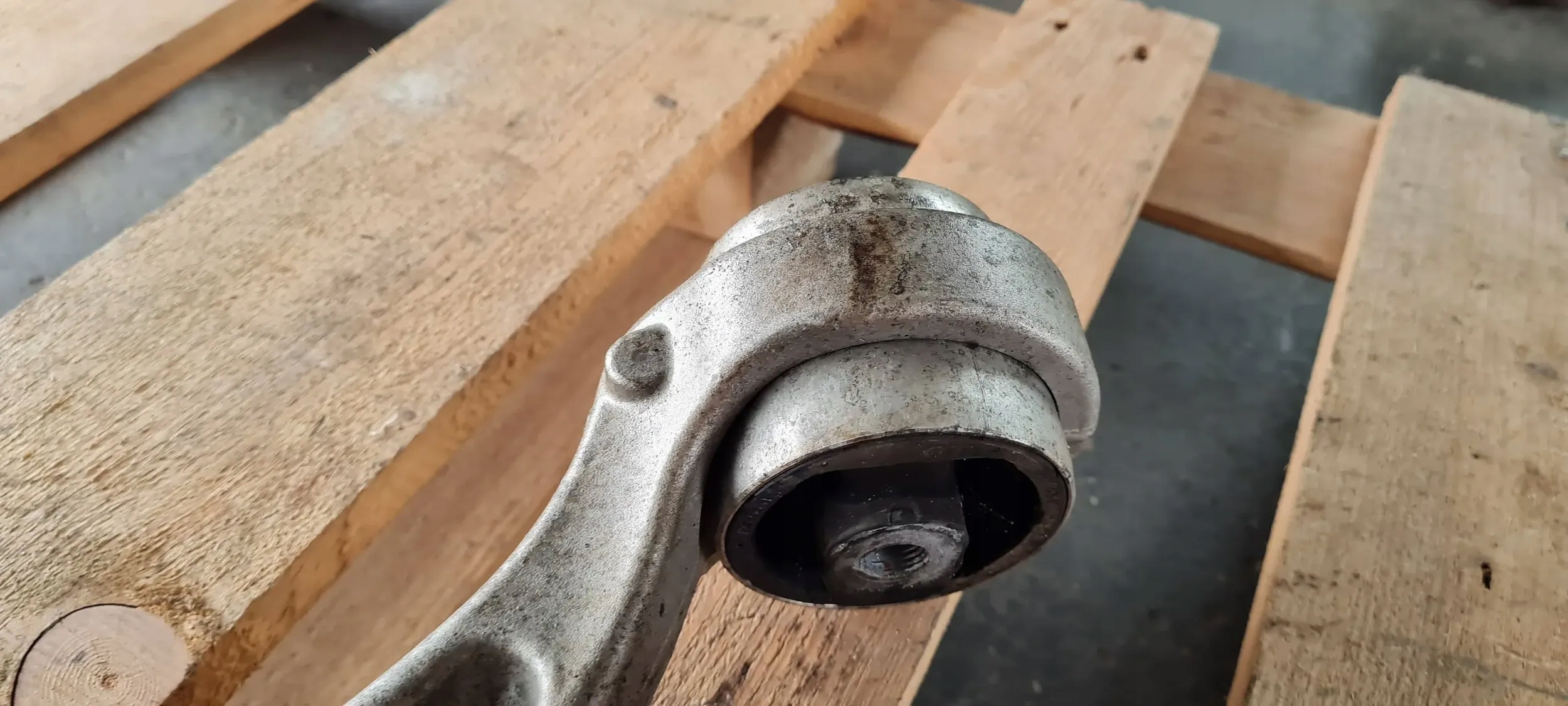 A5 8W QUERLENKER LINKS VORNE 8W0407693A A4 B9 8W