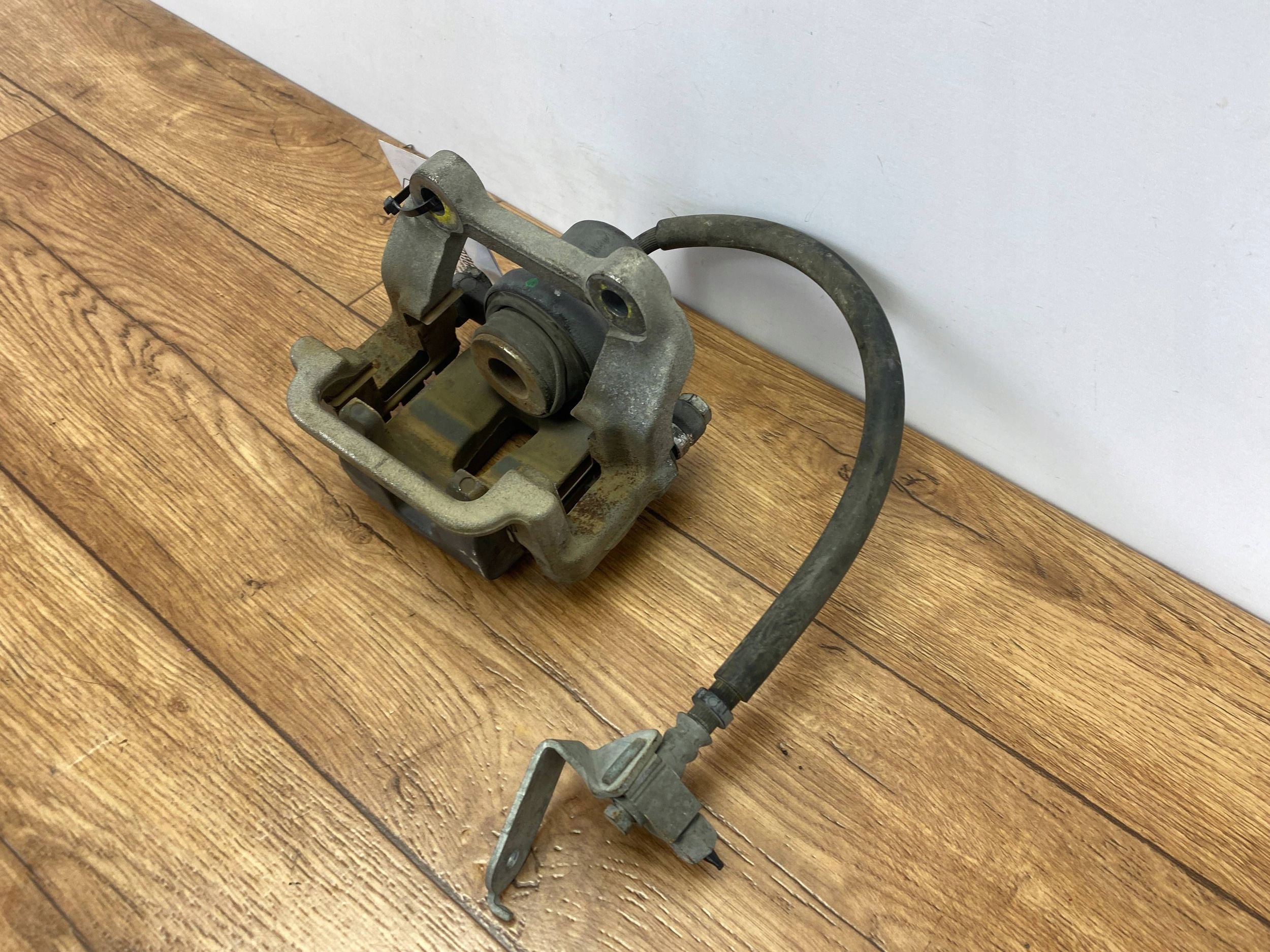 caliper brake rear right Dodge Challenger 2015