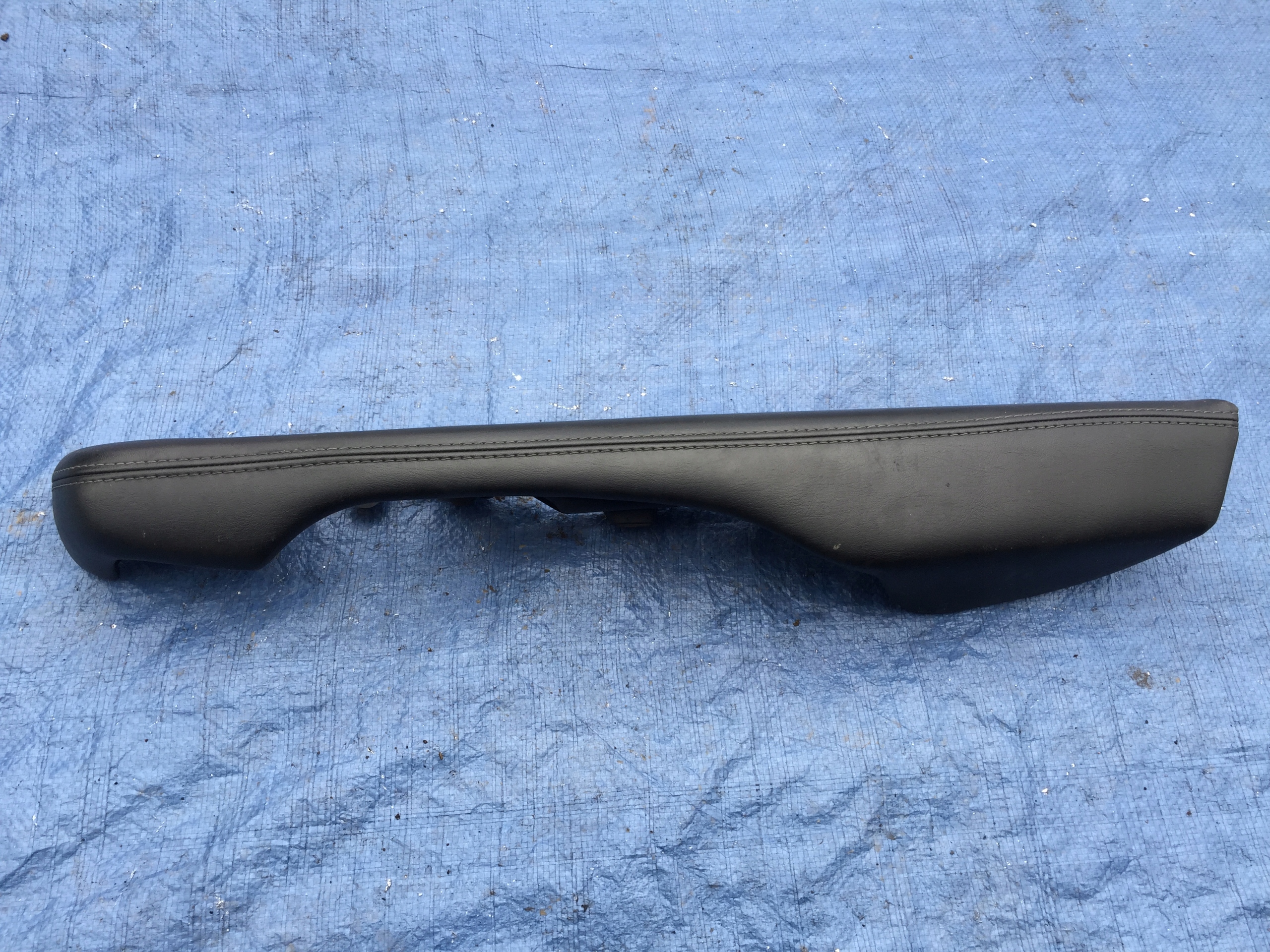 DODGE CHALLENGER 16 ОББИВКА ДВЕРІ ПІДЛОКІТНИК