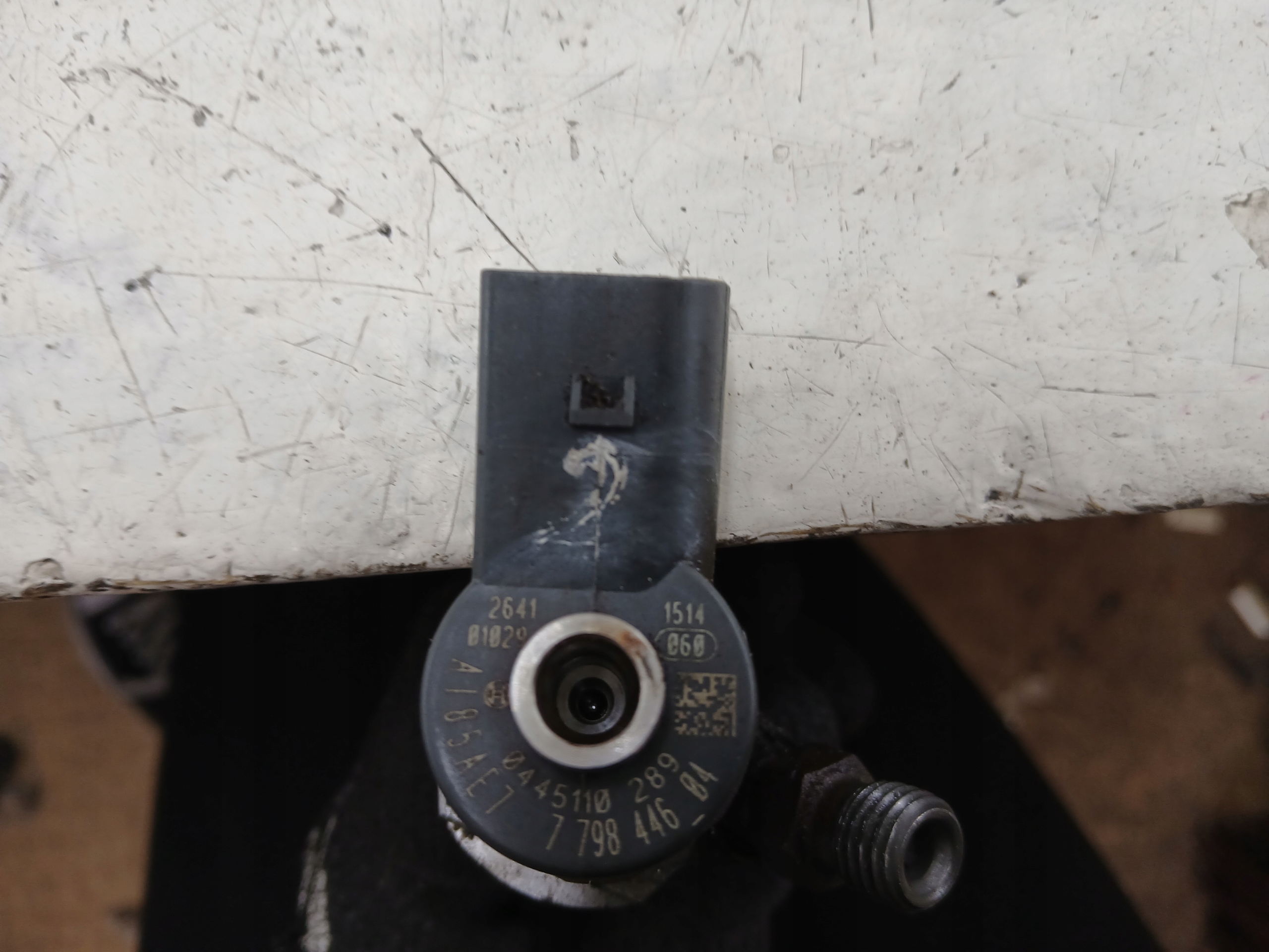 BMW E90 E91 E87 E84 2.0 D Injecteur 7798446