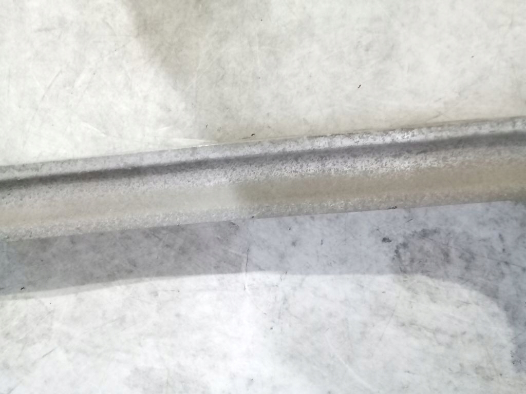 Peugeot 5008 and 1 sider below bumper rear part