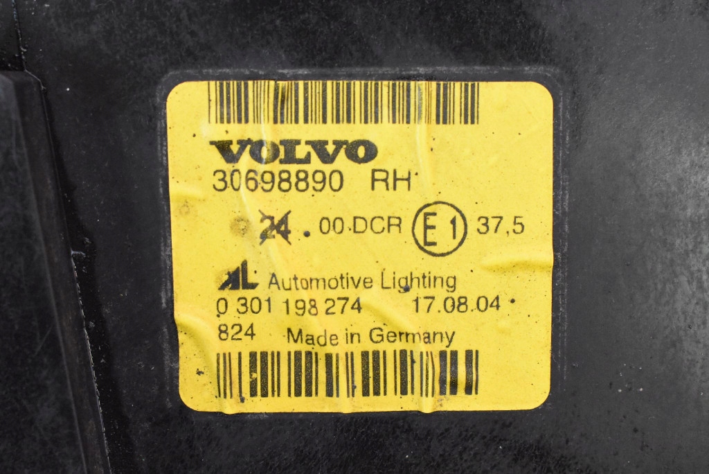 REFLEKTOR right light front lens XENON EU 30698890 VOLVO V50 03-11