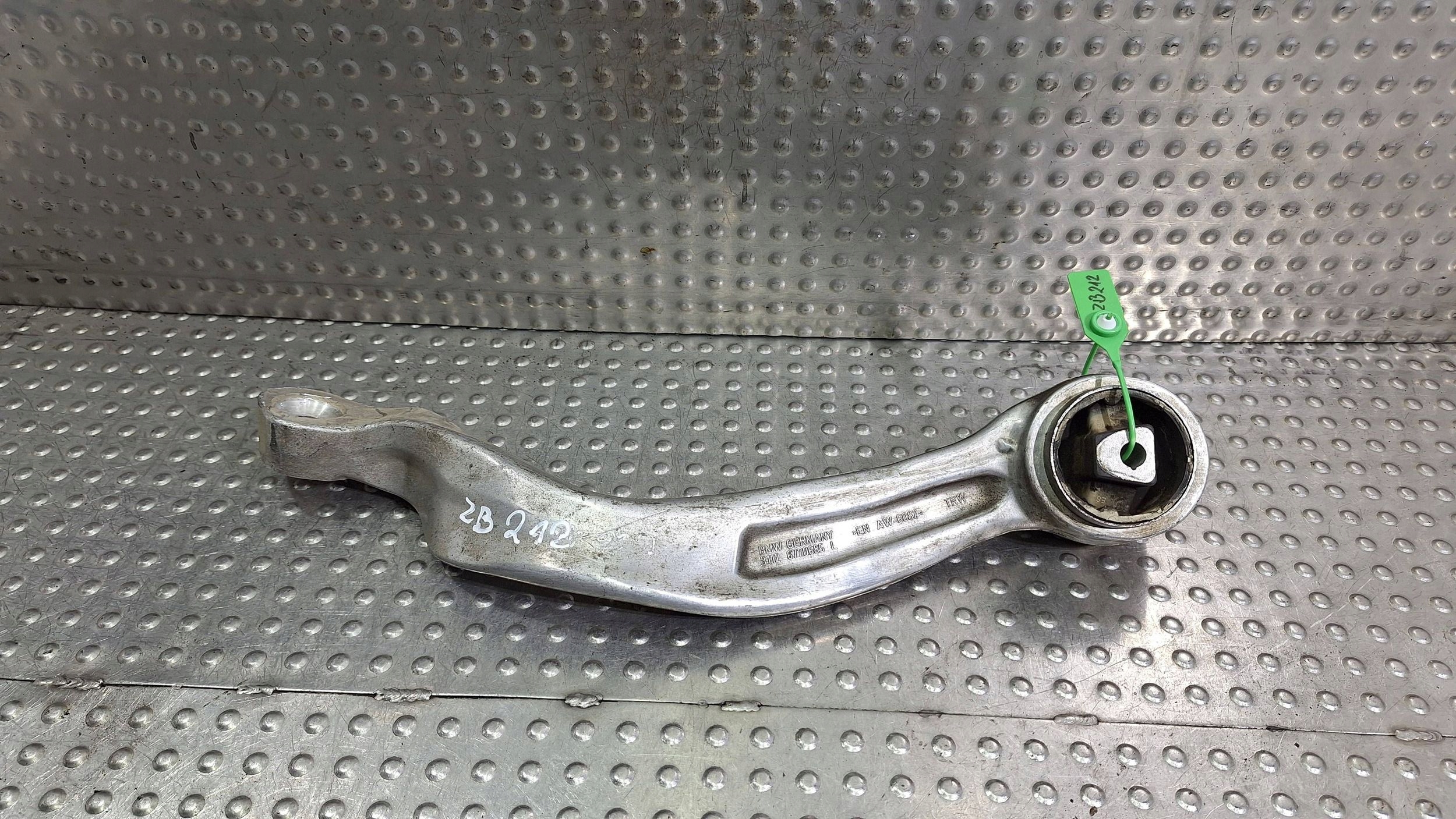 rameno levý předek 6770685 BMW E60 E61 XDRIVE