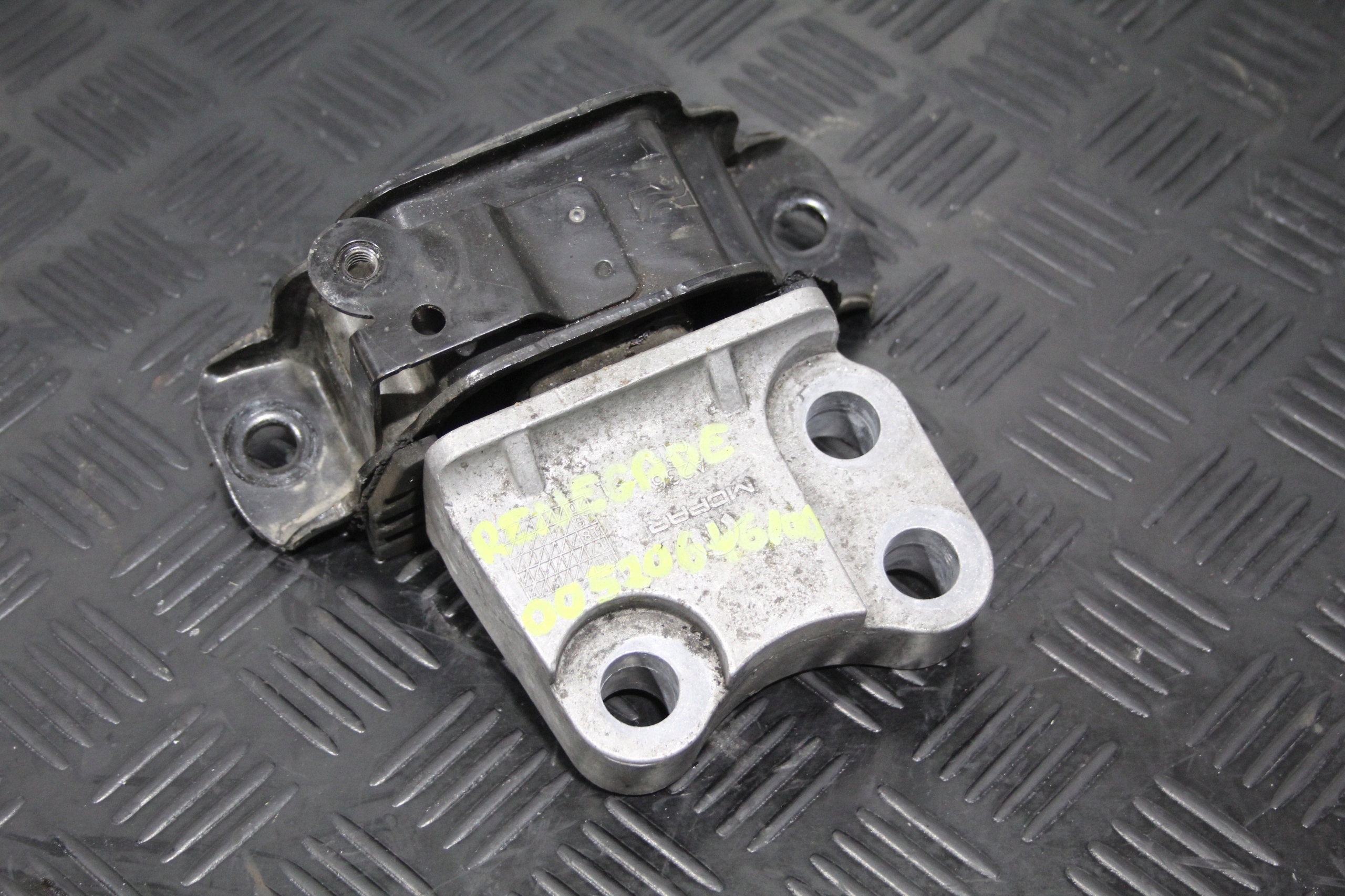 лапа подушка Двигателя RENEGADE 00520646100