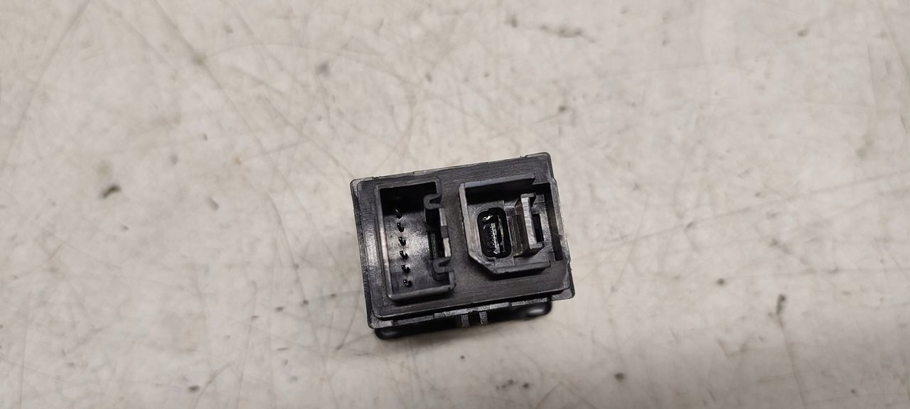 adapter connector AUX USB Opel Zafira C 1,6 TB