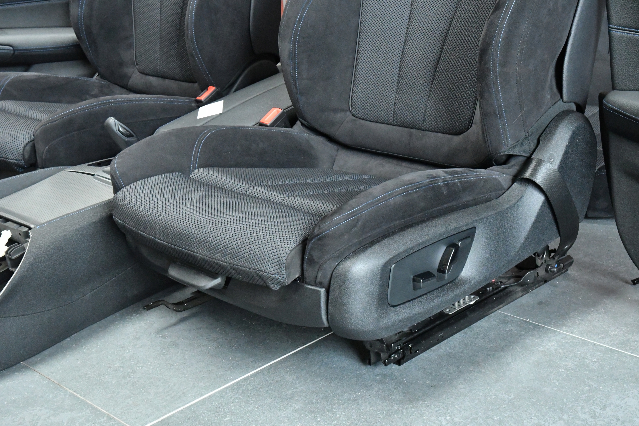 Sitze mitte innere BMW 5 G31 KOMBI 5029km ALKANTARA