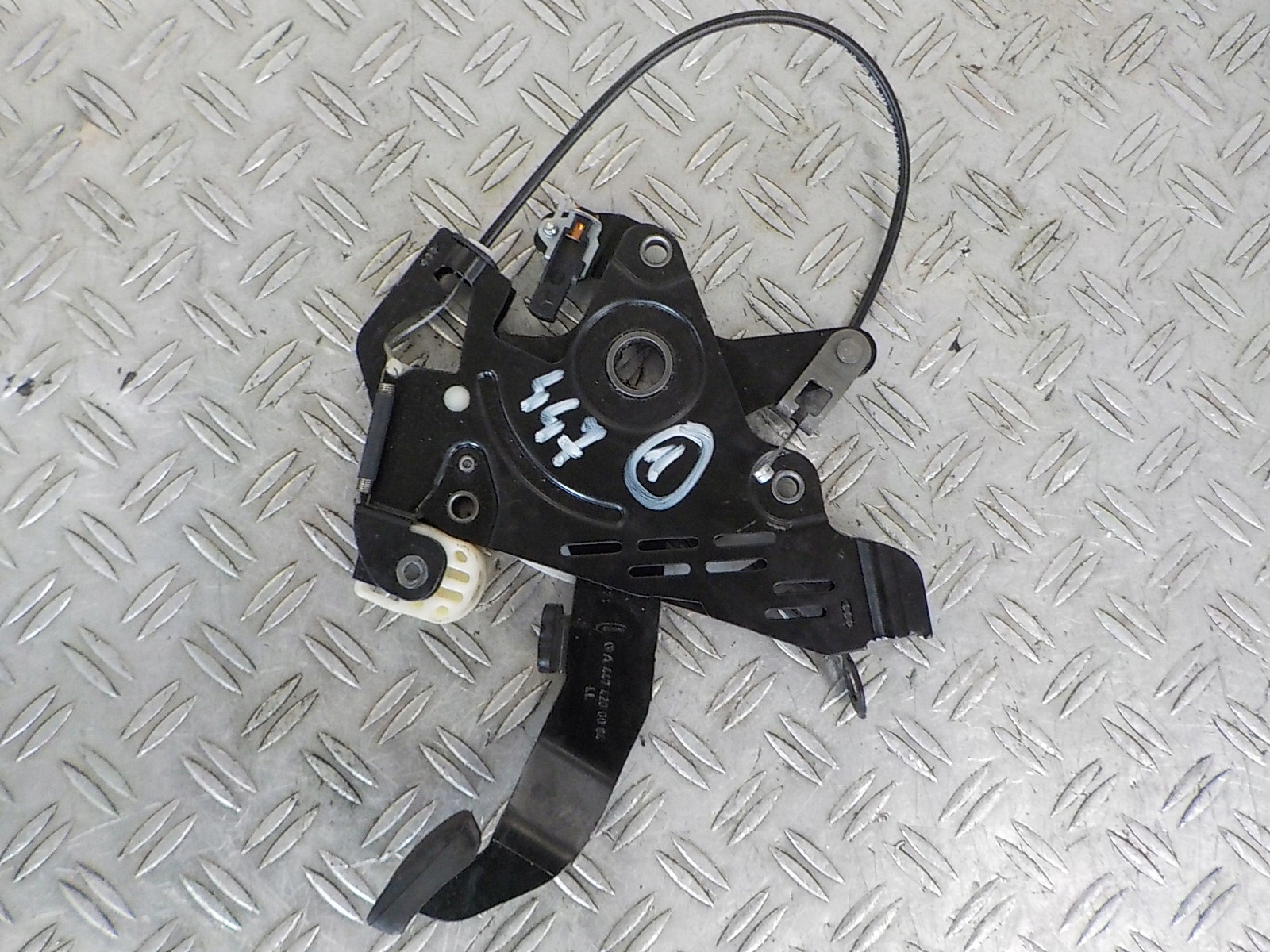 A4474200084 - VITO 447 15-РЫЧАГ РУЧНОГО ТОРМОЗА