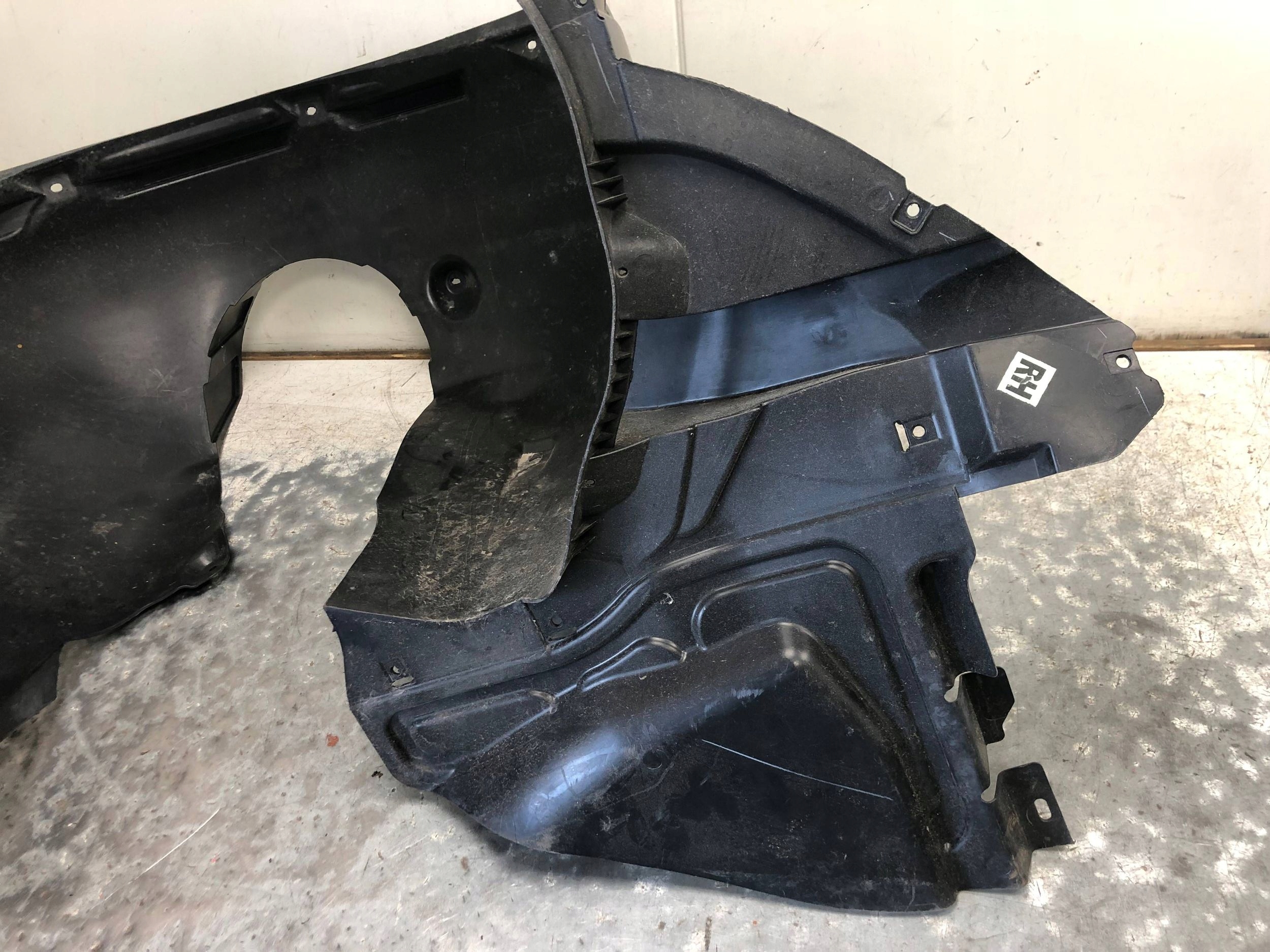 mudguard right front VW TAIGUN 6JM805912D