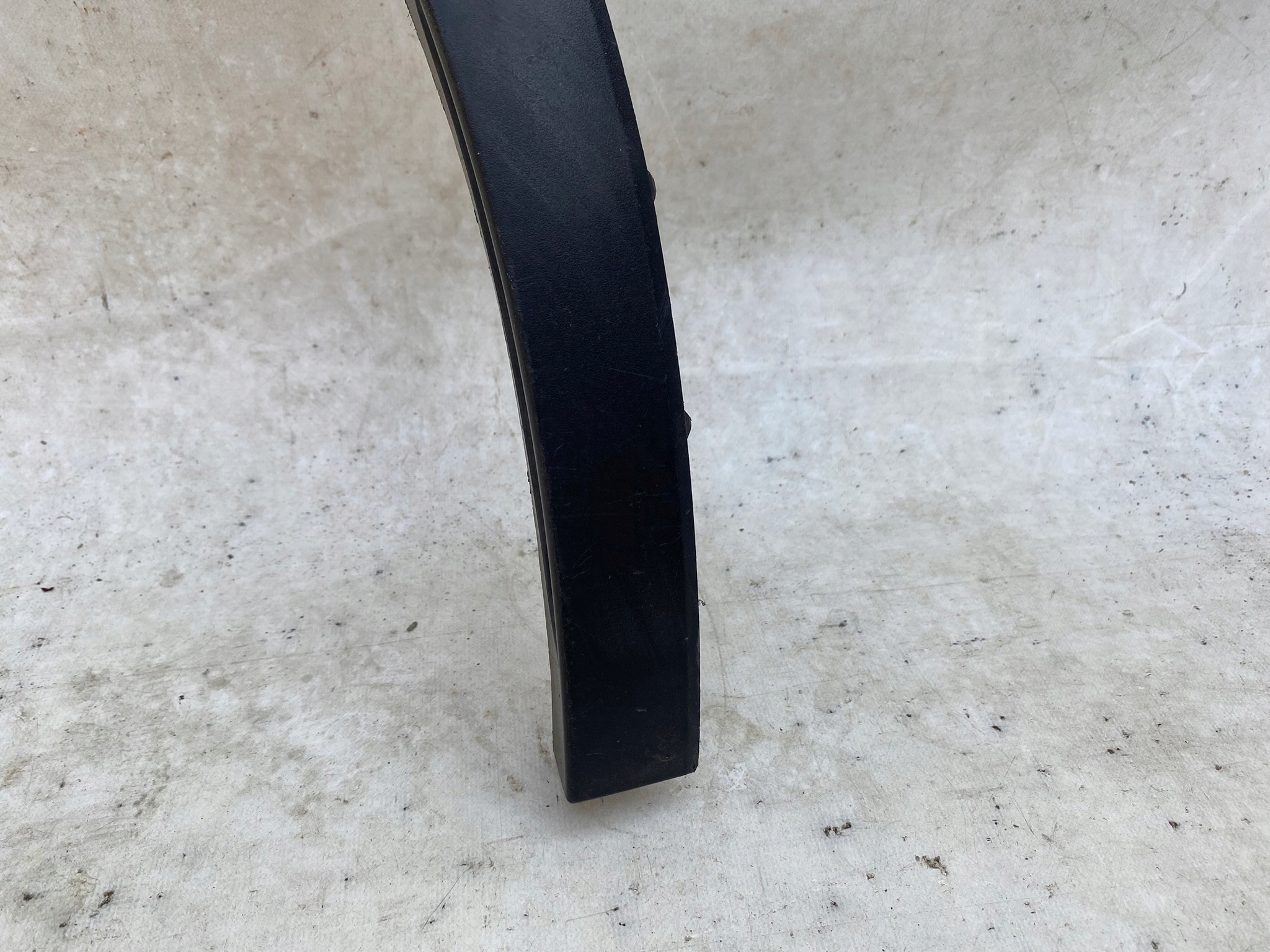 TESLA Y moulding for fender right front 1683860-00-A
