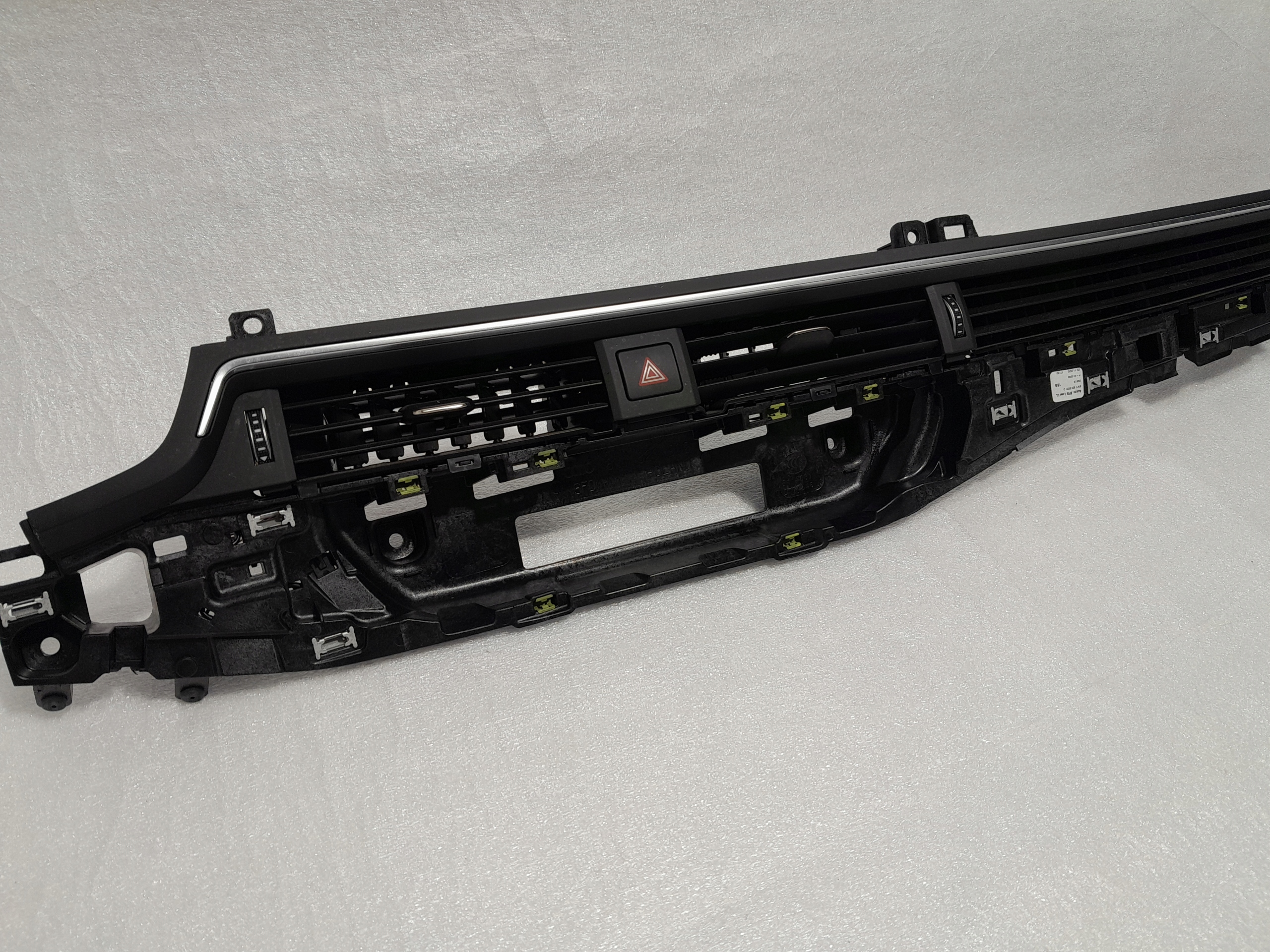 AUDI A4 B9 LIFT grid air conditioning devices 8W1820902D