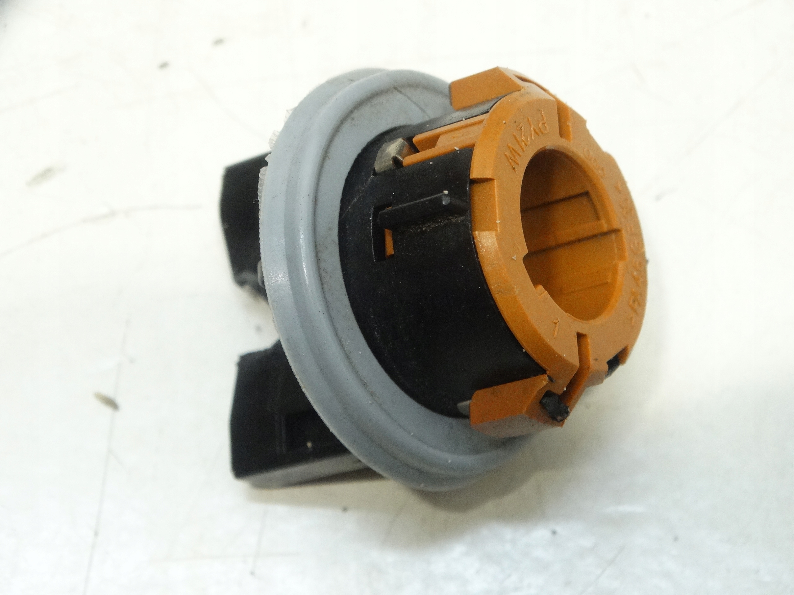OPRAWKA ZAROWKI lights front VOLKSWAGEN FORD 5140193102