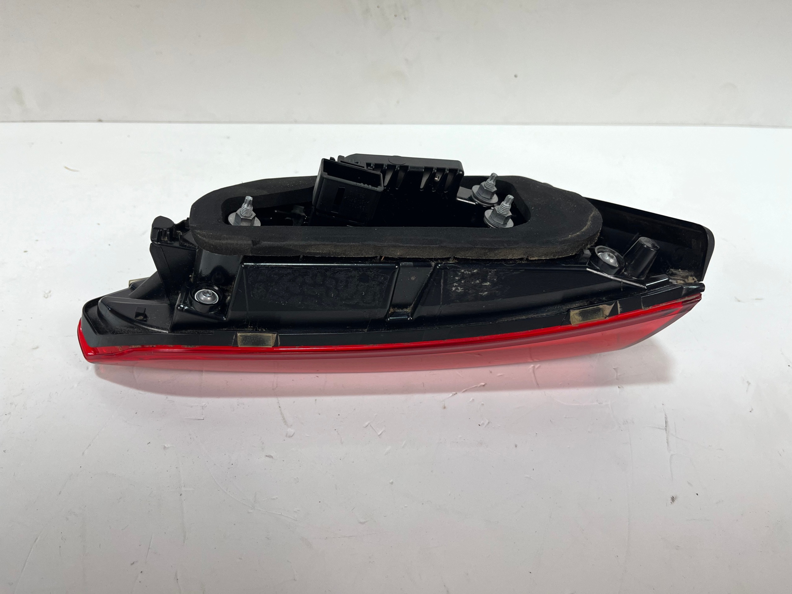 light right rear to the bonnet T-ROC 2GA 2GA945094