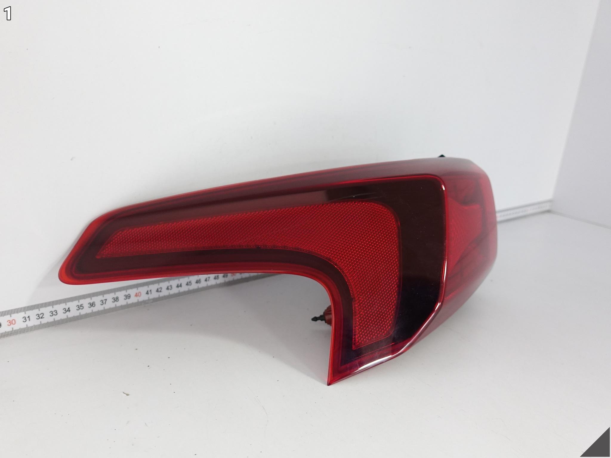 HYUNDAI SANTA FE (TM) IV (4 GENERACJA) 18-20 LAMPA LED LEWA TYŁ EUROPA Typ samochodu 4x4/SUV Samochody osobowe