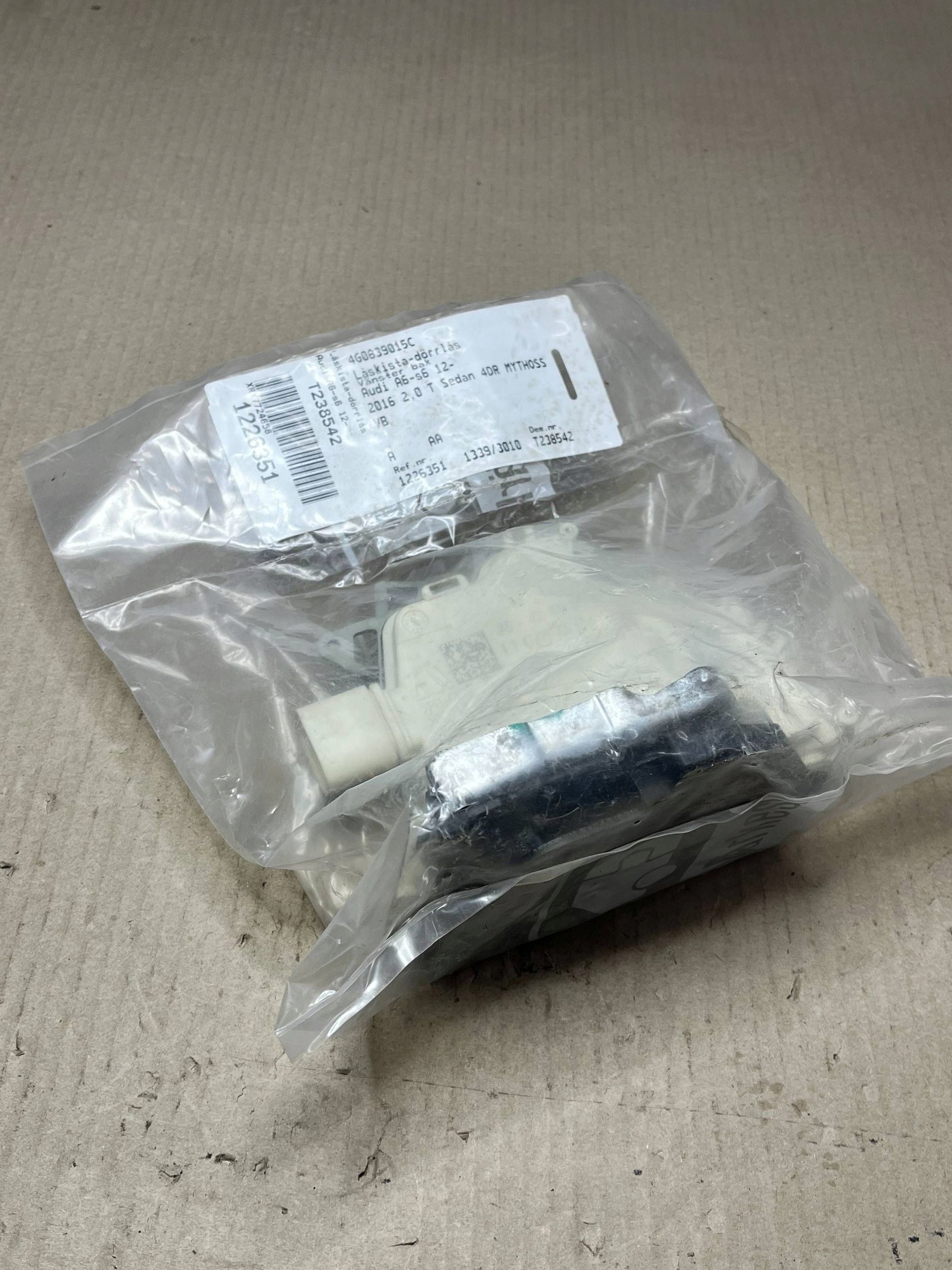 lock door tylnych Audi A6 C7 4G0839015C