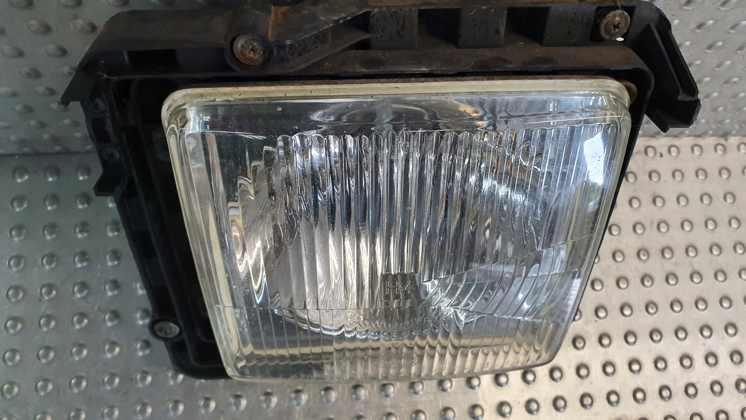 Licht vorne links MERCEDES MB100 81