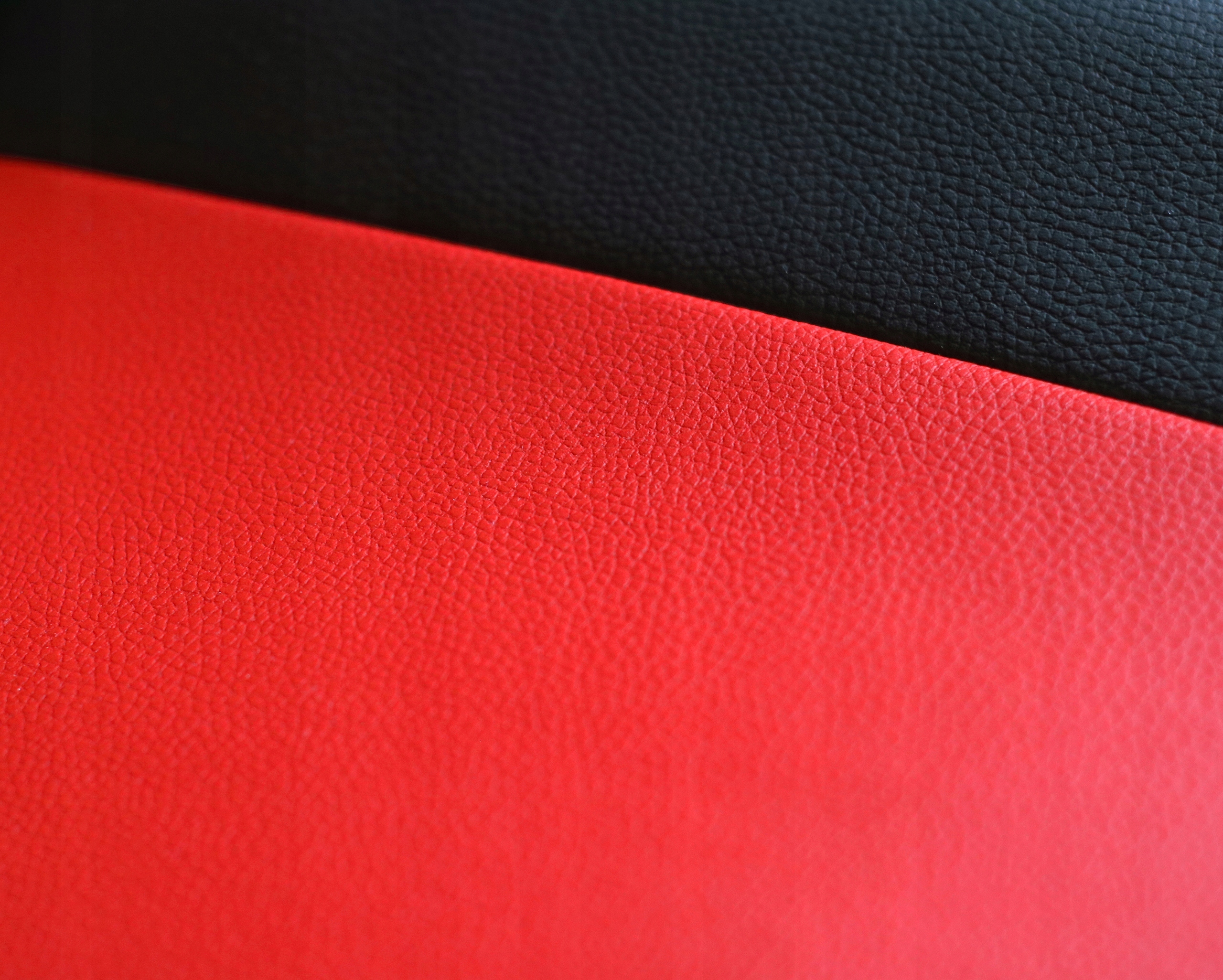 SKÓRZANE POKROWCE MIAROWE do RENAULT TRAFIC 2 6m Materiał skóra sztuczna