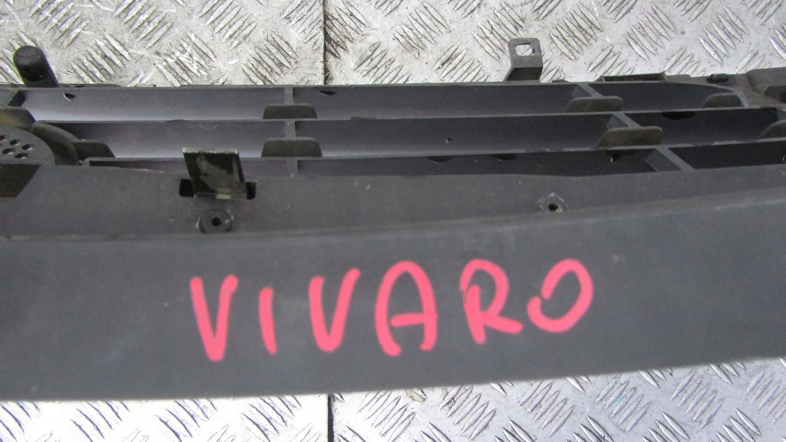 opel Vivaro II решетка радиатора 06-