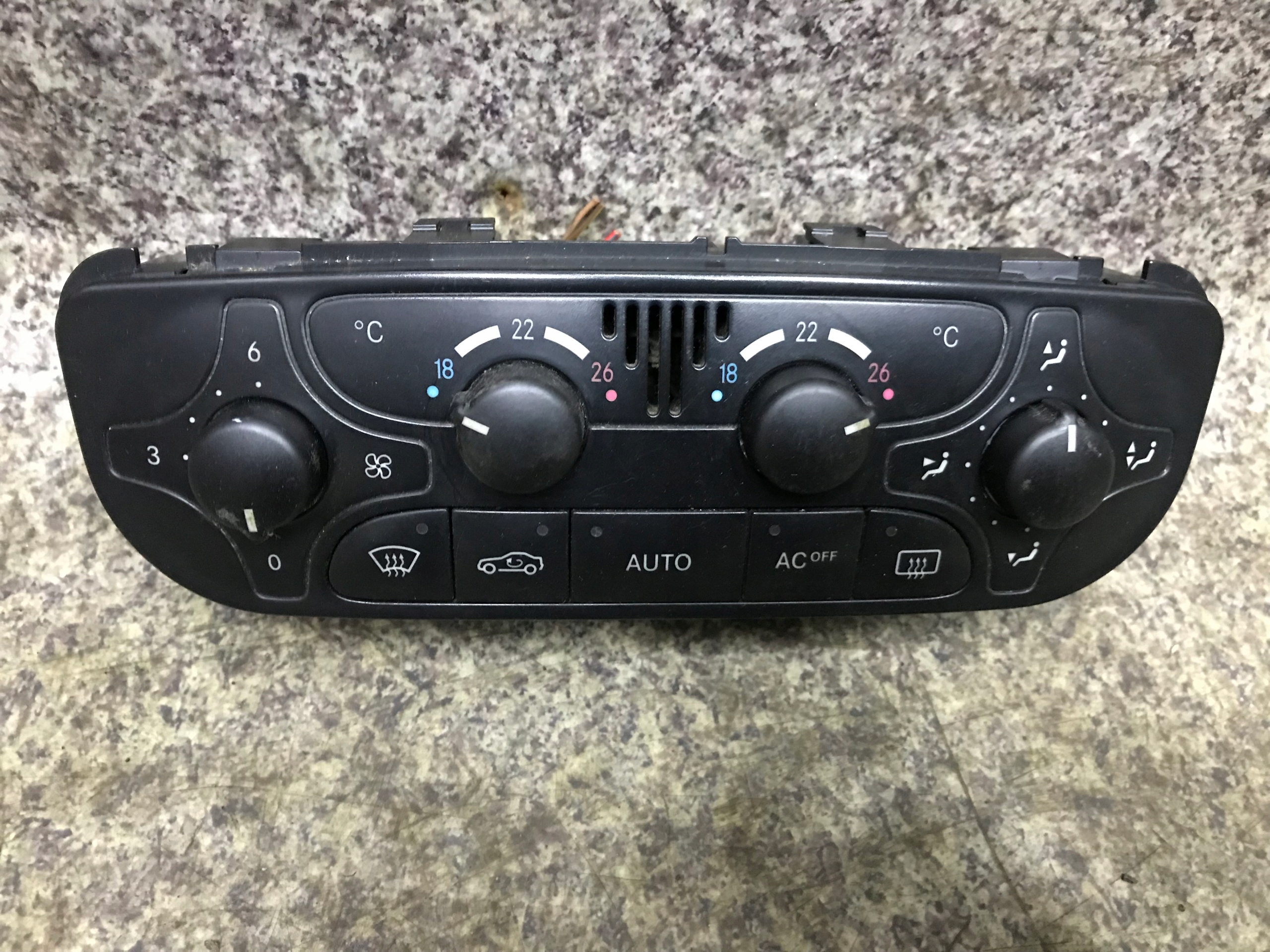 2098300085 - W209 CLK панель переключатель кондиционера Климы BDB