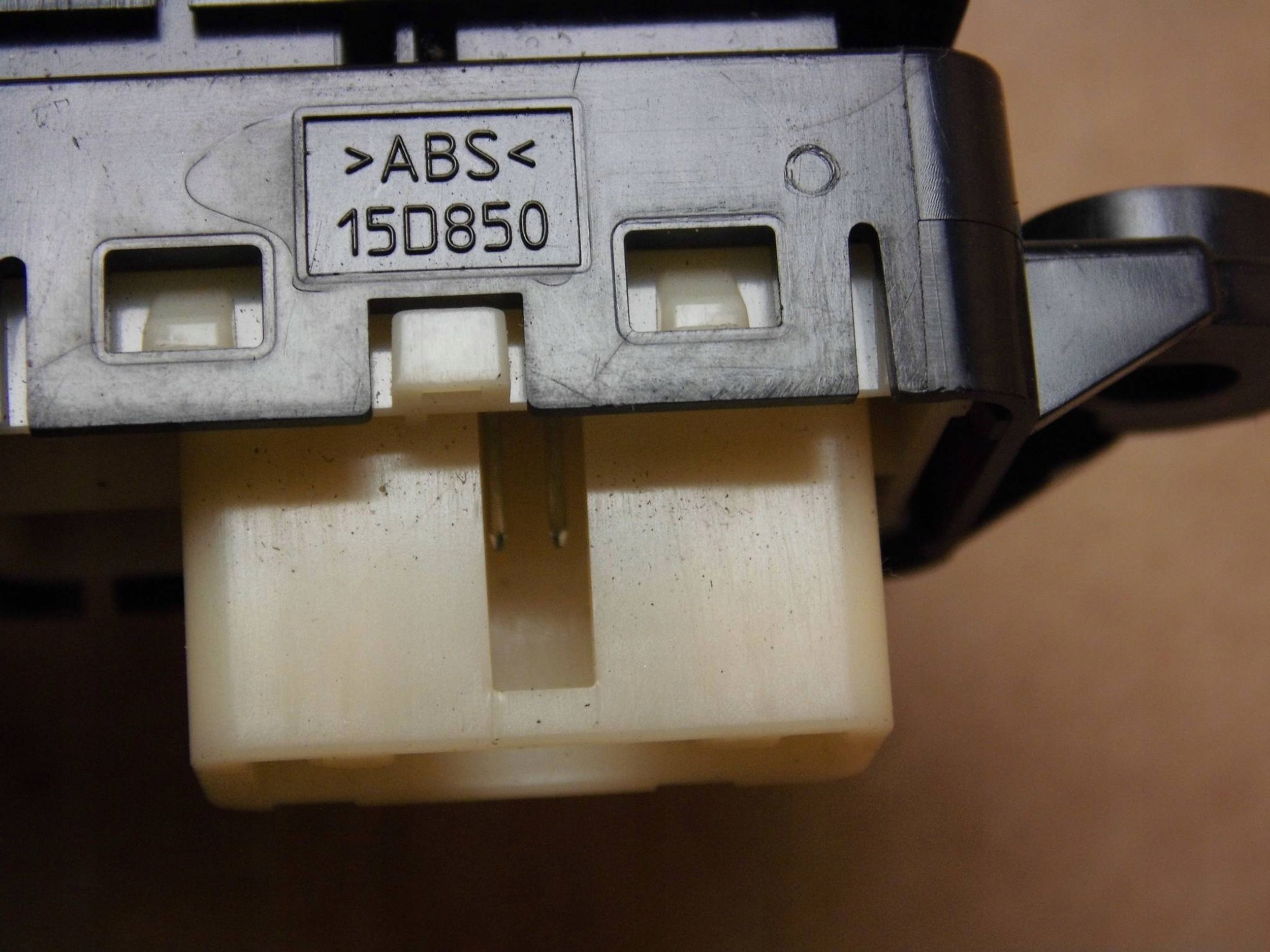 Mitsubishi Pajero button switch grzania seats 15D850
