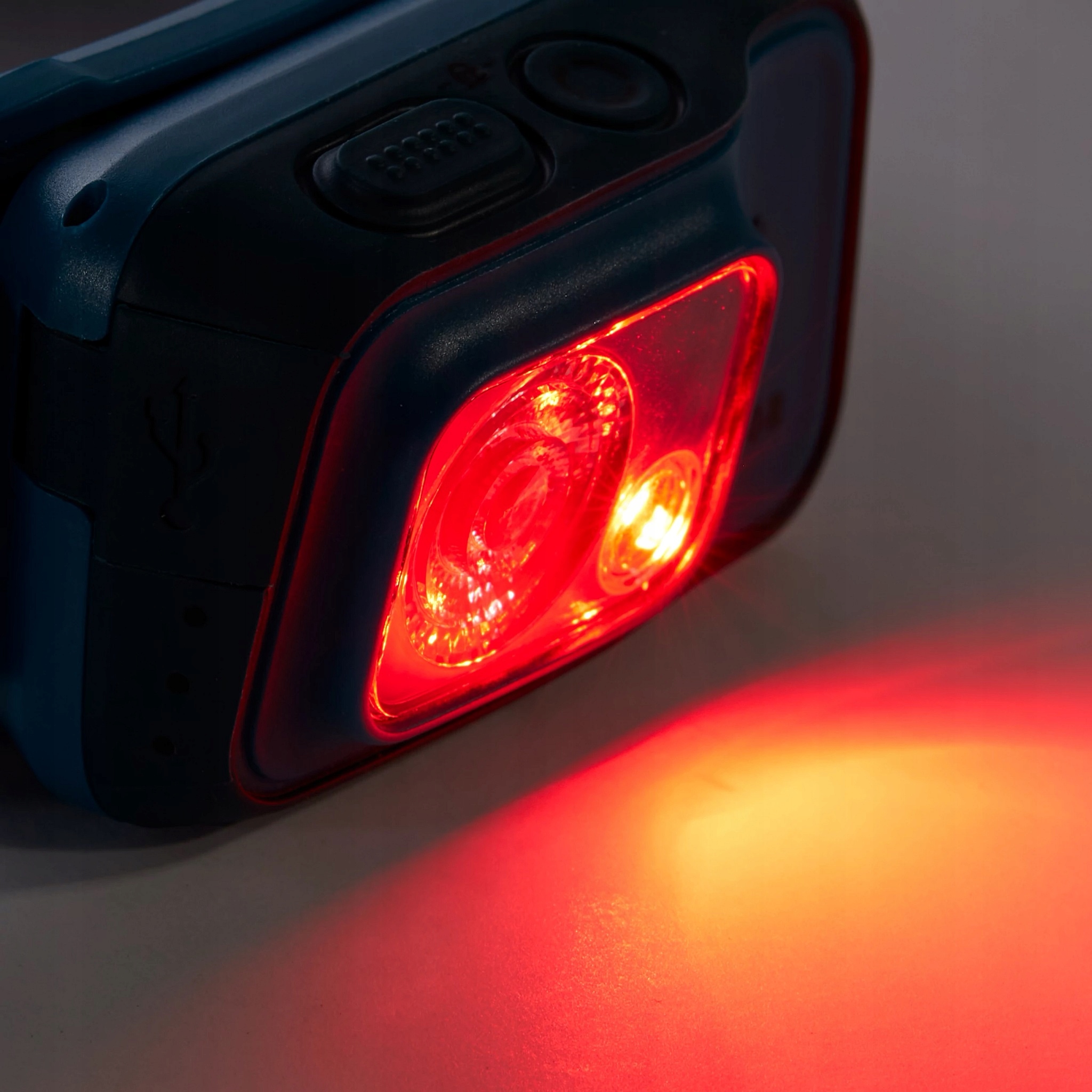 BLACK DIAMOND LATARKA CZOŁOWA CZOŁÓWKA COSMO 350-R BD6206774004 Długość 64 cm