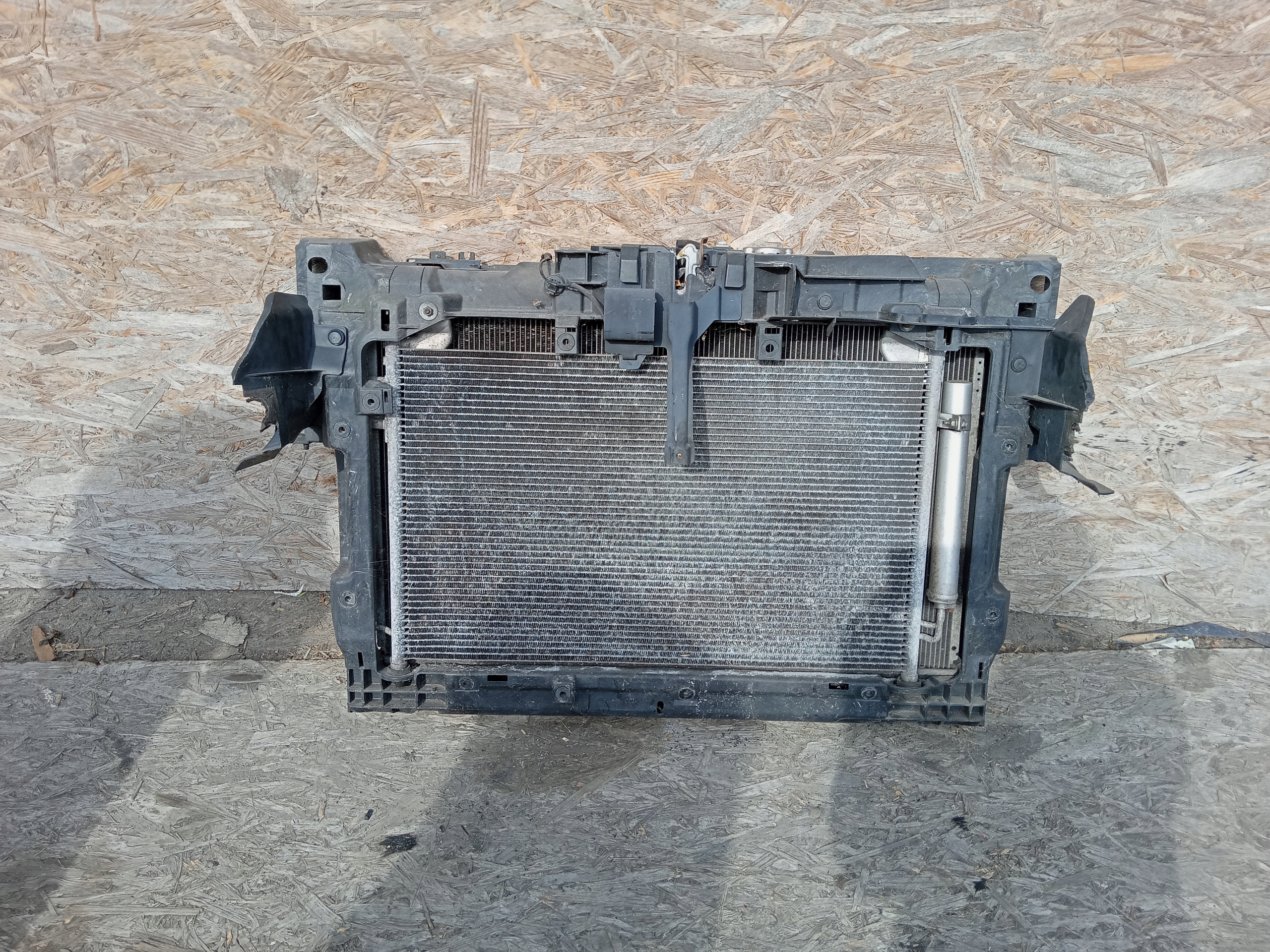 MAZDA CX7 PAS PRZEDNI CHŁODNICE 2.2D