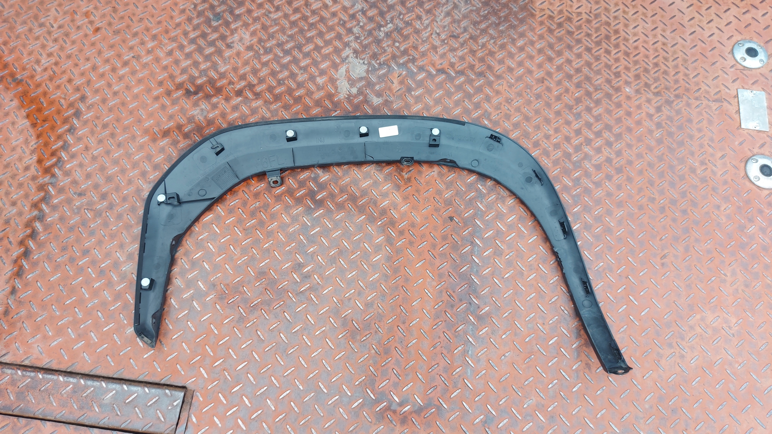 moulding cap of a fender left left front TOYOTA YARIS CROSS 21