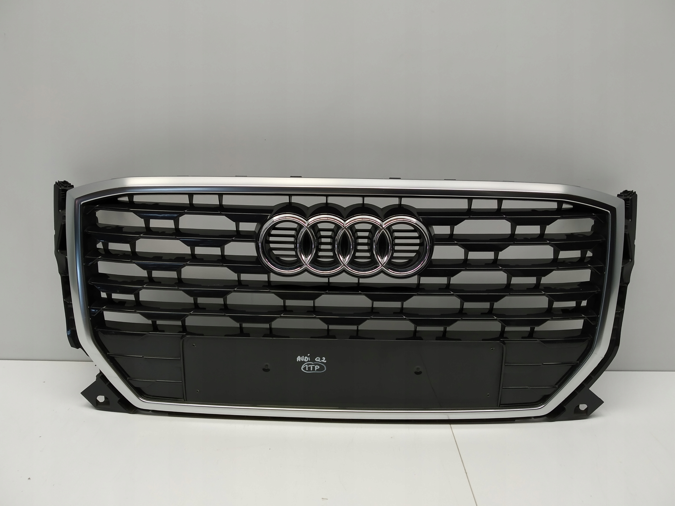 2016+ Audi Q2 maska nárazníku předek originál 81A853651