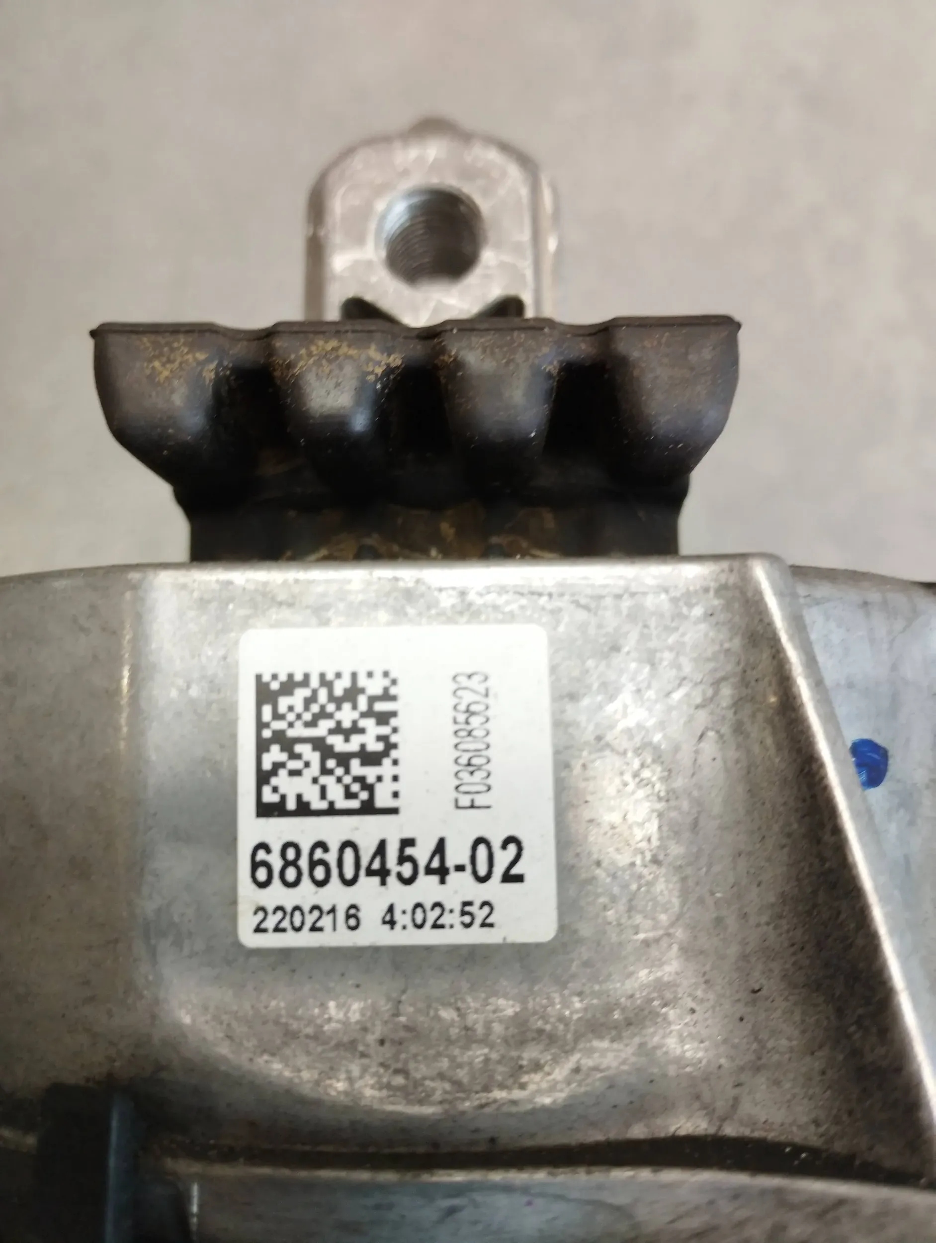 BMW 7 G11 G12 750i engine mount right 6860454