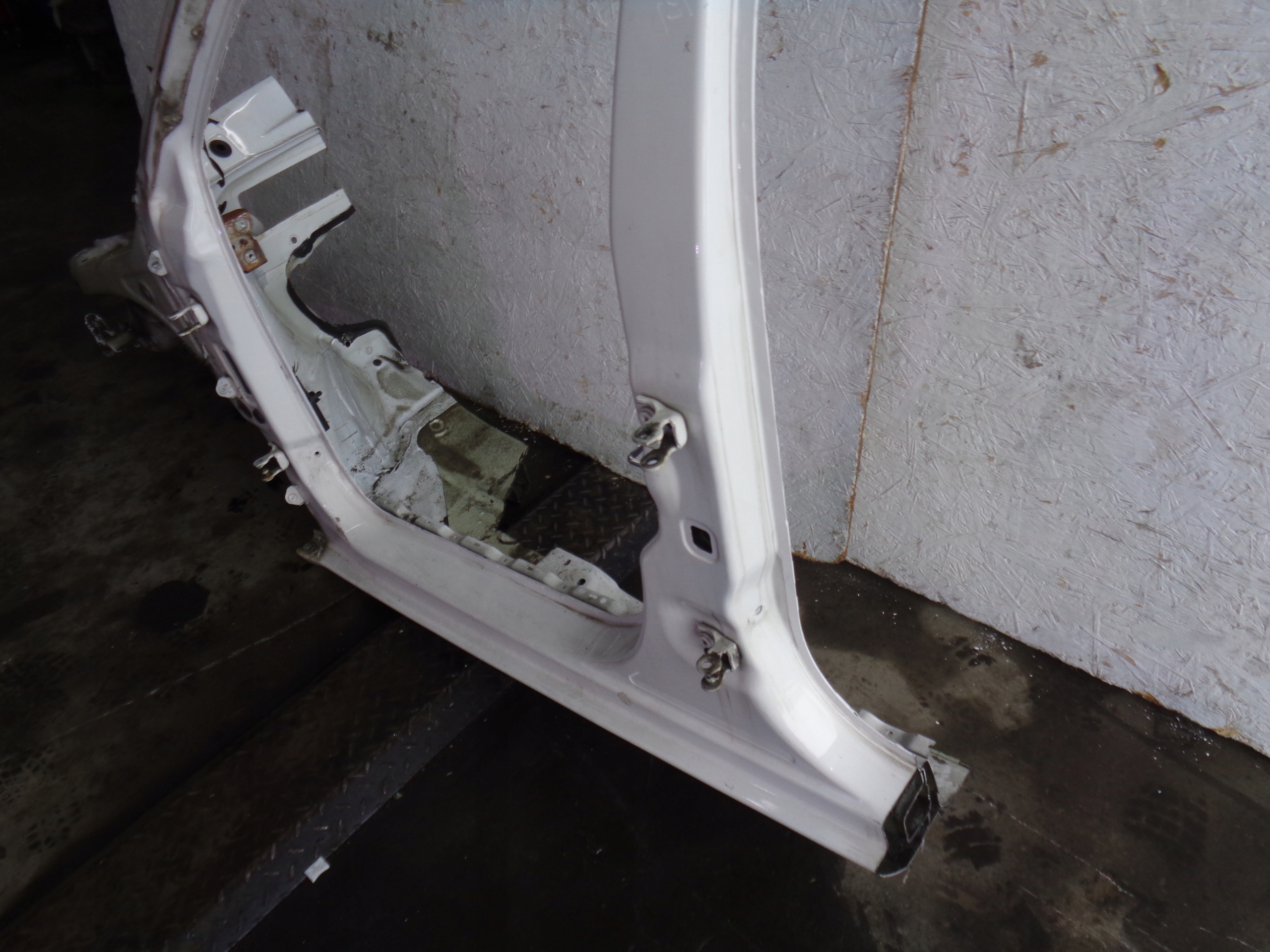SKODA FABIA II 2 quarter front left threshold