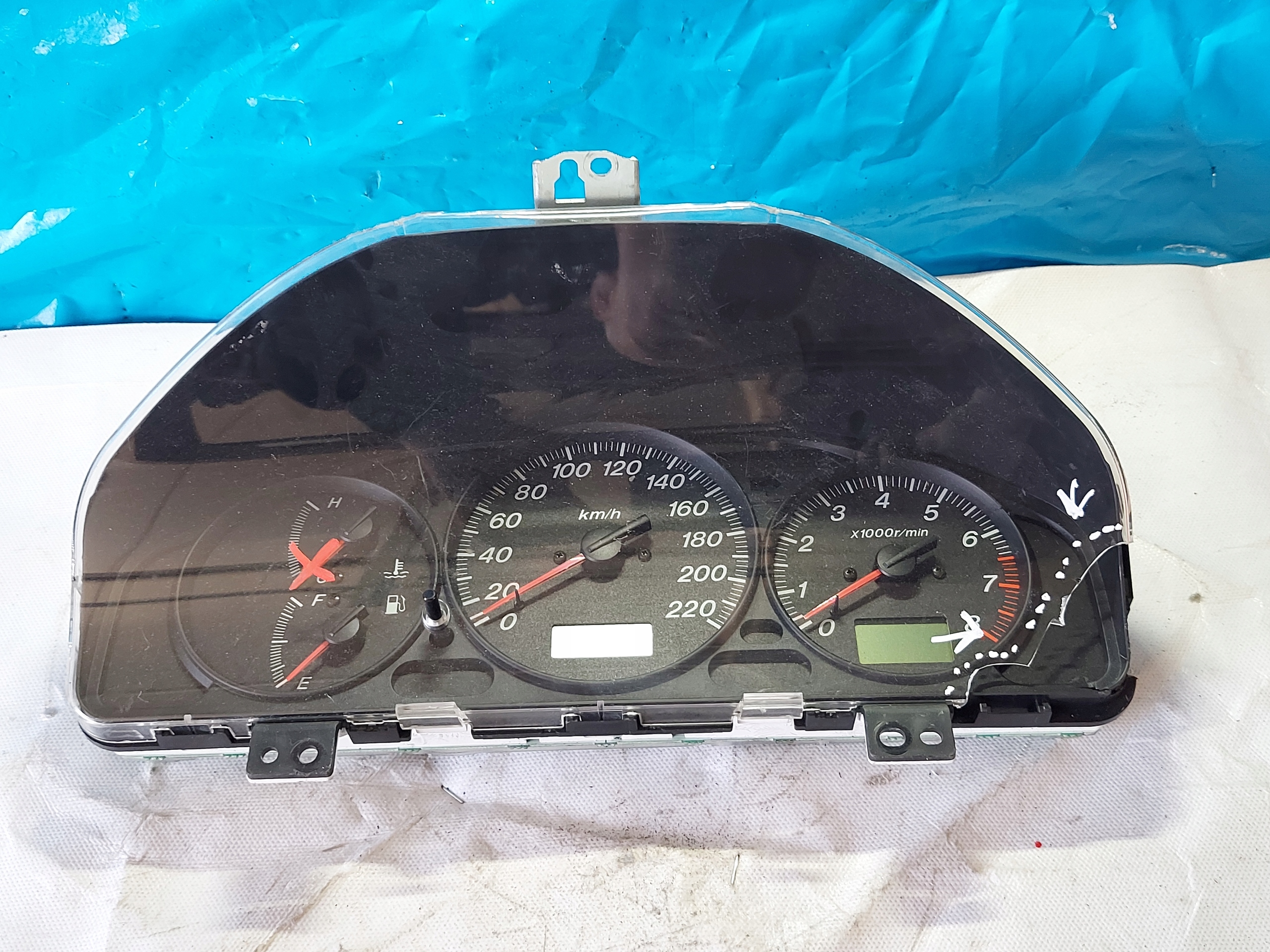 dials clock MAZDA PREMACY 1.8 CB07F