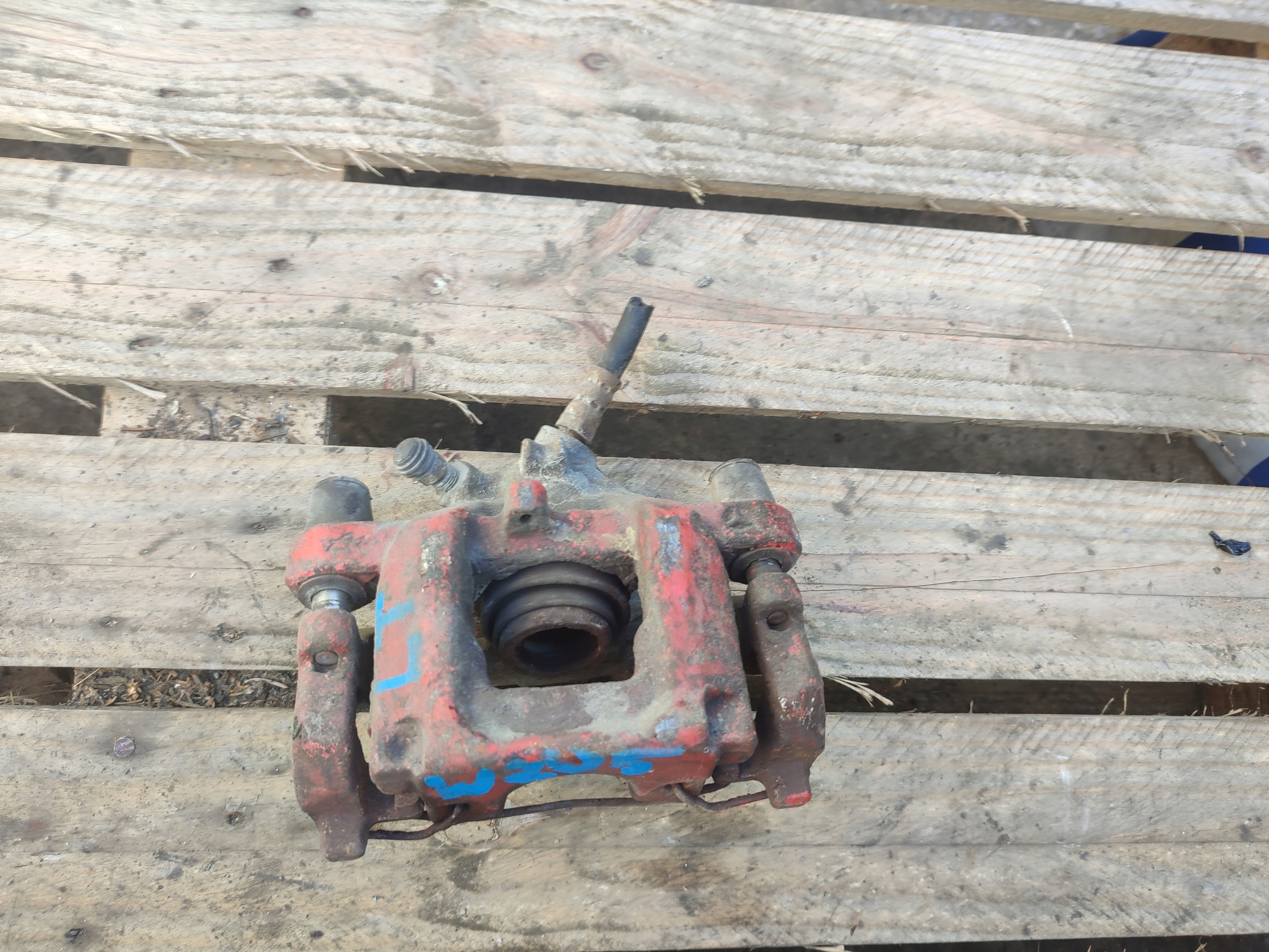 caliper brake left rear part left rear MERCEDES KLASA C W204