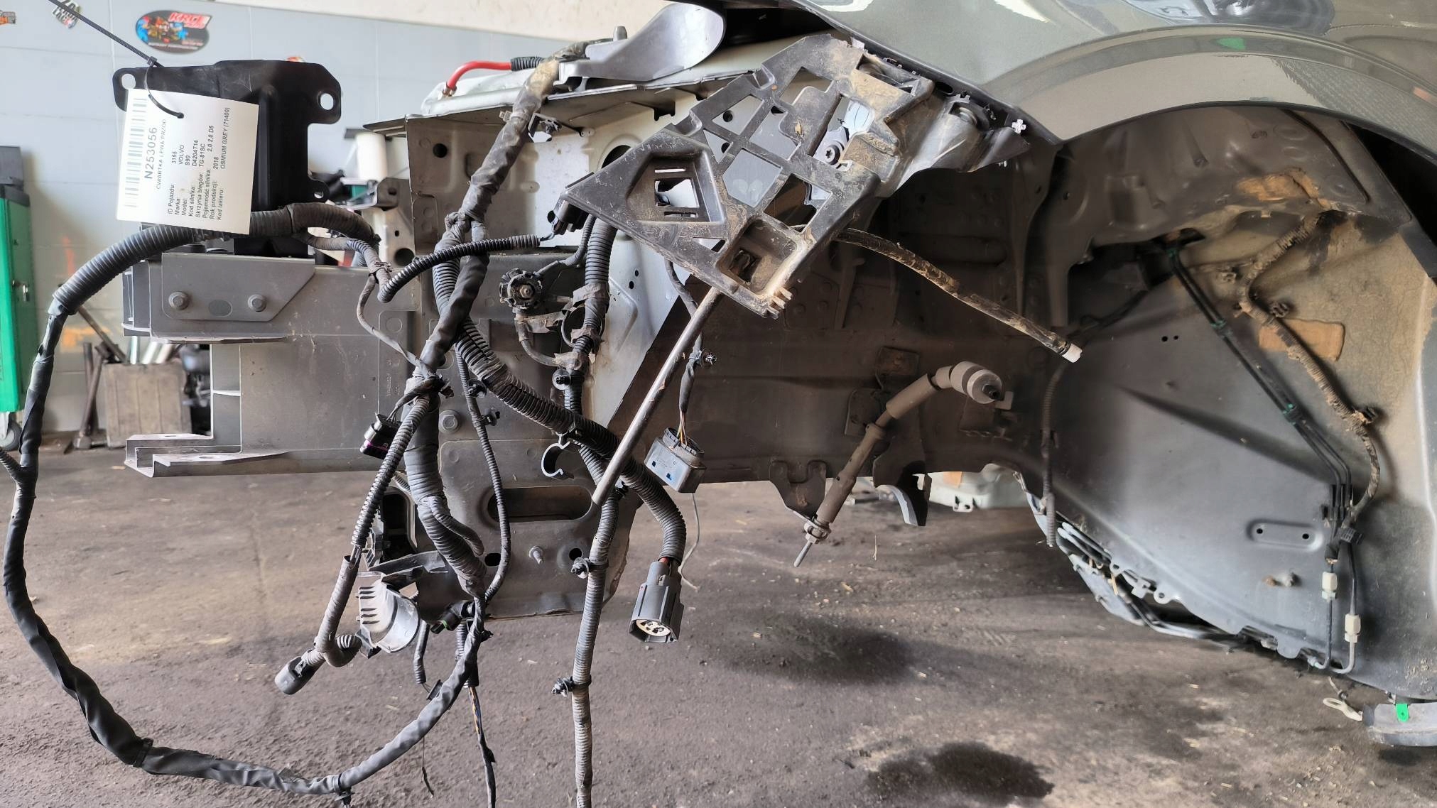 quarter left front OSMIUM GREY VOLVO S90