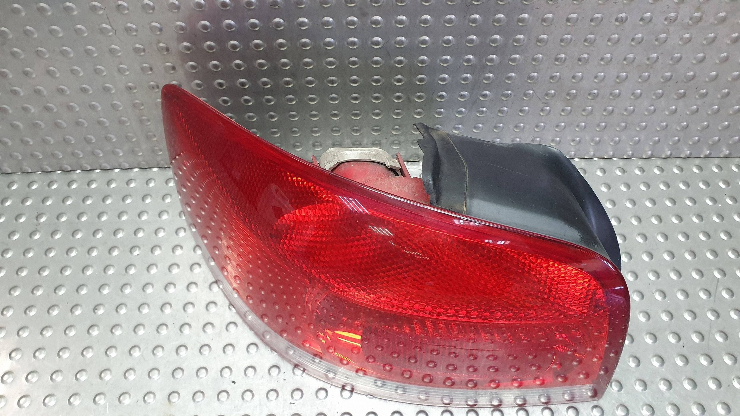 light left rear part 8P0945095 AUDI A3 8P HB 3D EUROPA 03-08