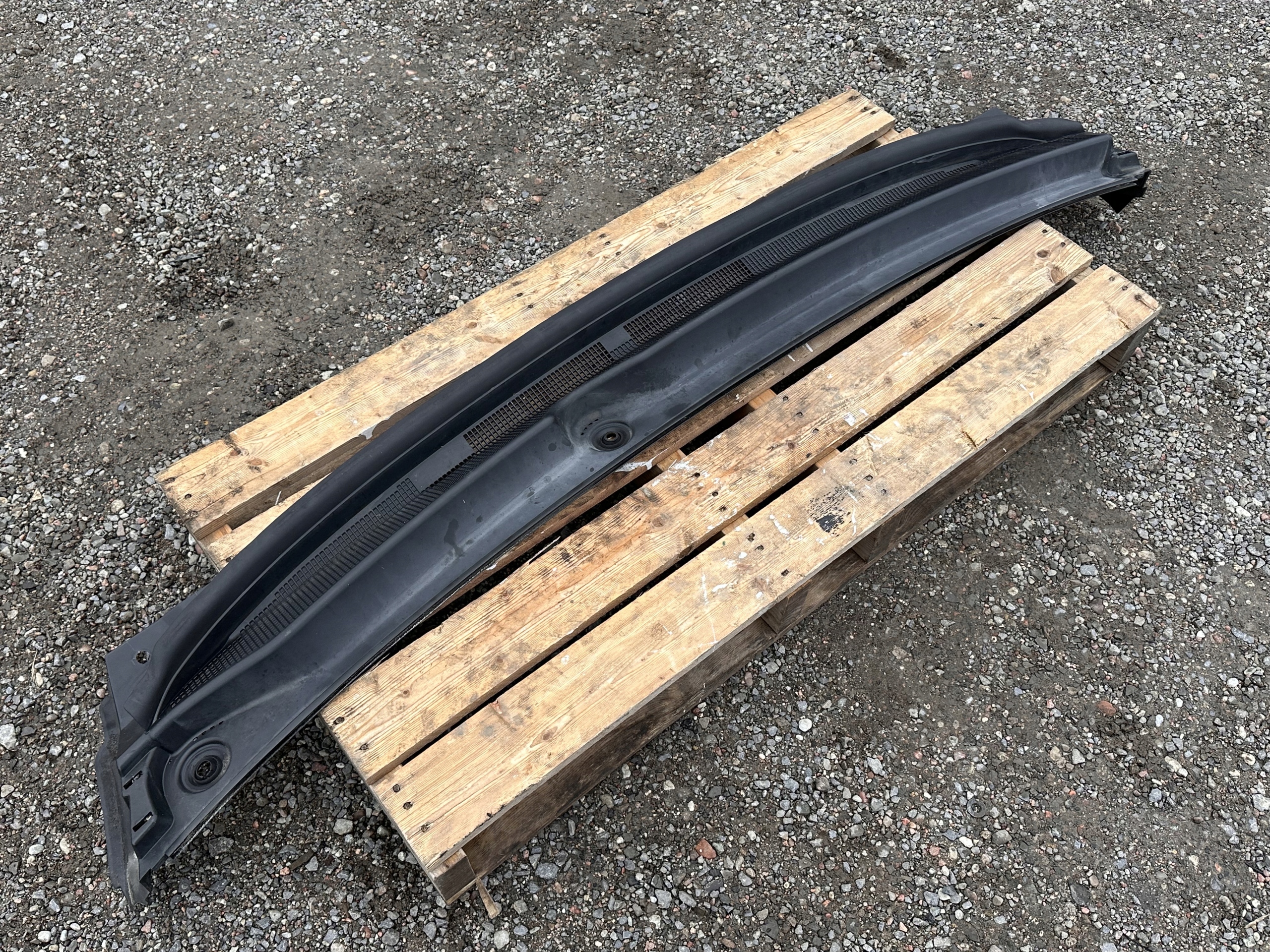 torpedo moulding pillar Chrysler Pacifica 2016+