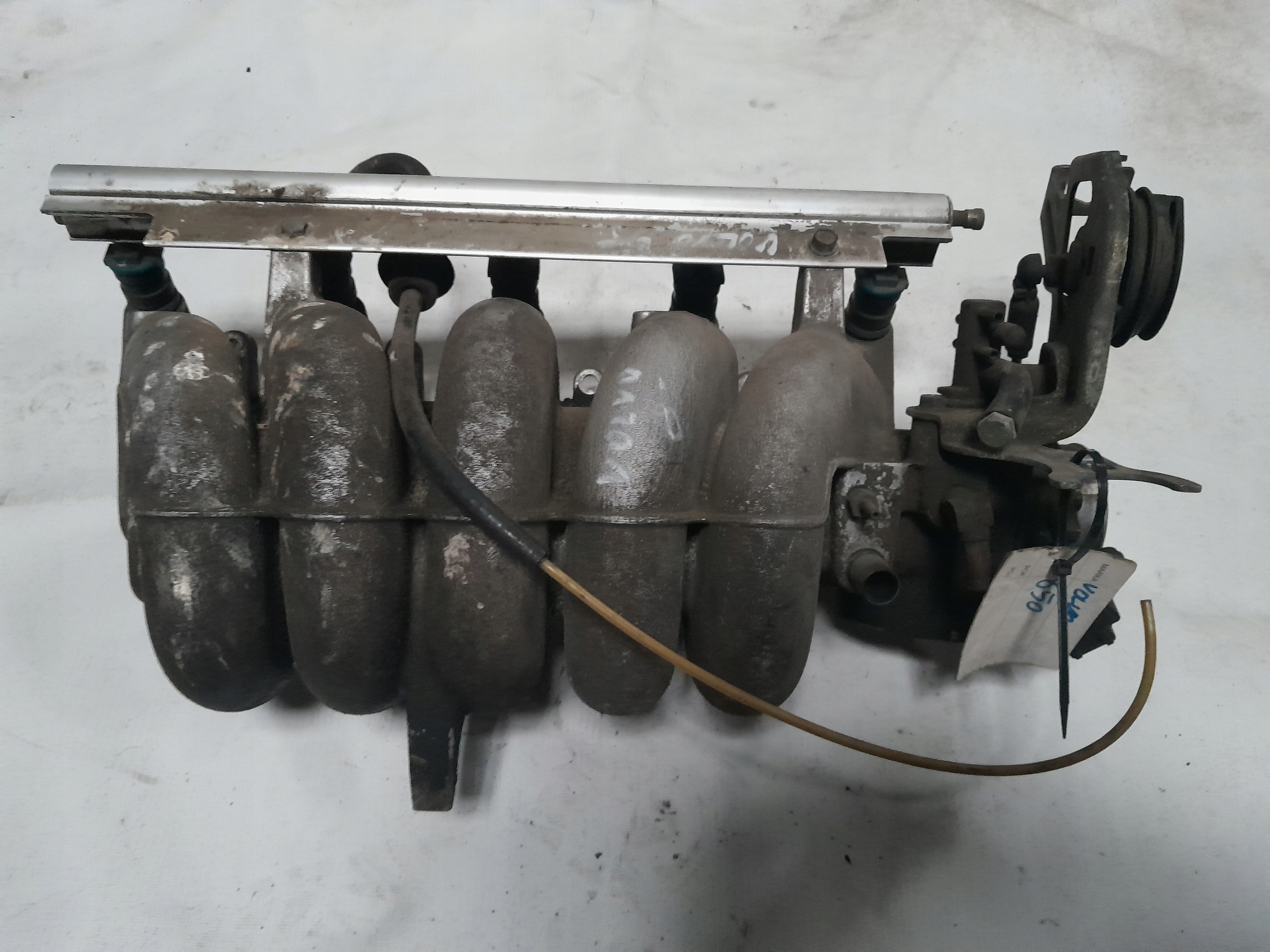 KOLEKTOR PRZEPUSTNICA WTRYSKI VOLVO 850 2.4 20V