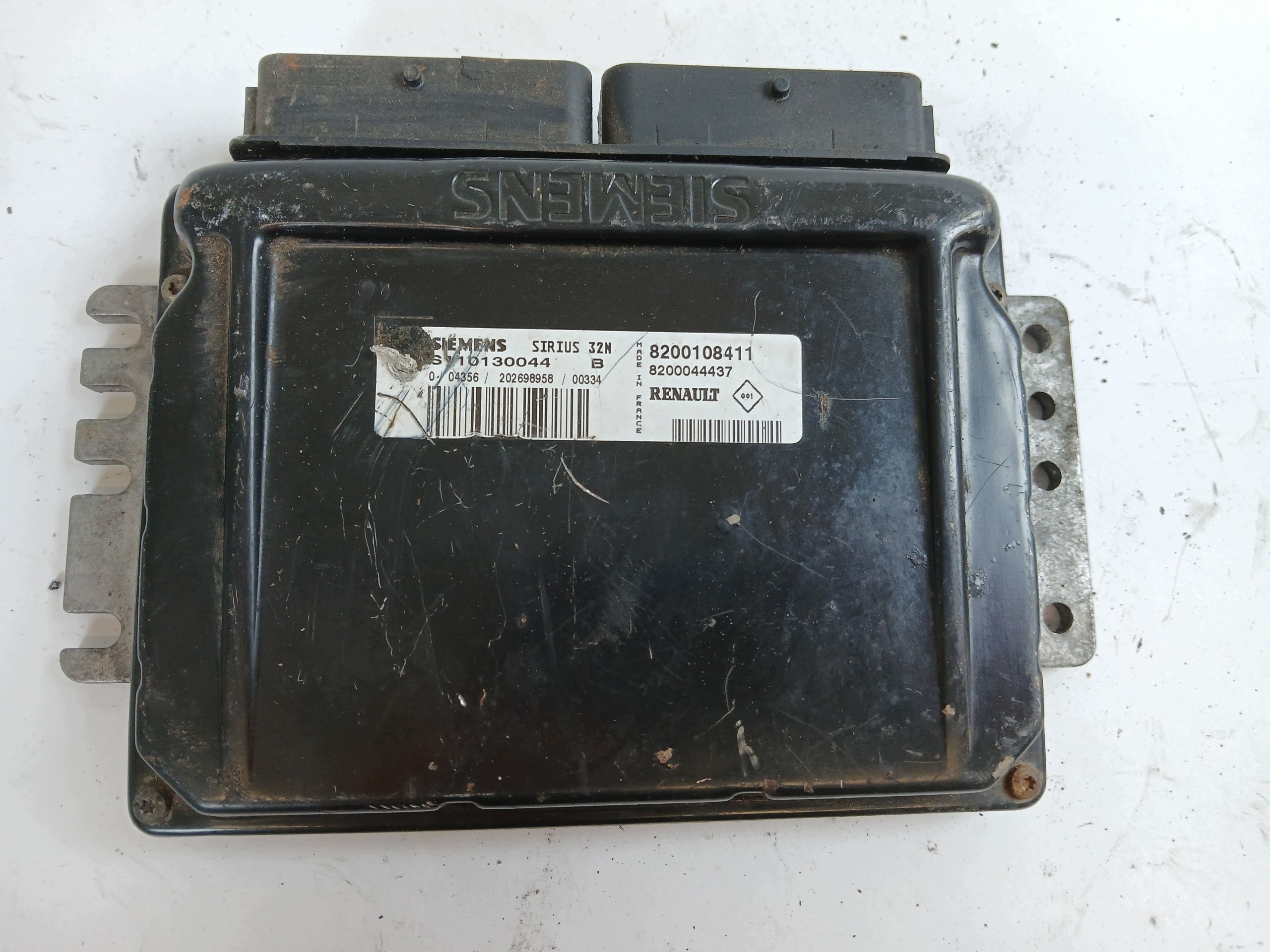 RENAULT CLIO II 1.4 unité de commande électronique uce moteur 8200108411