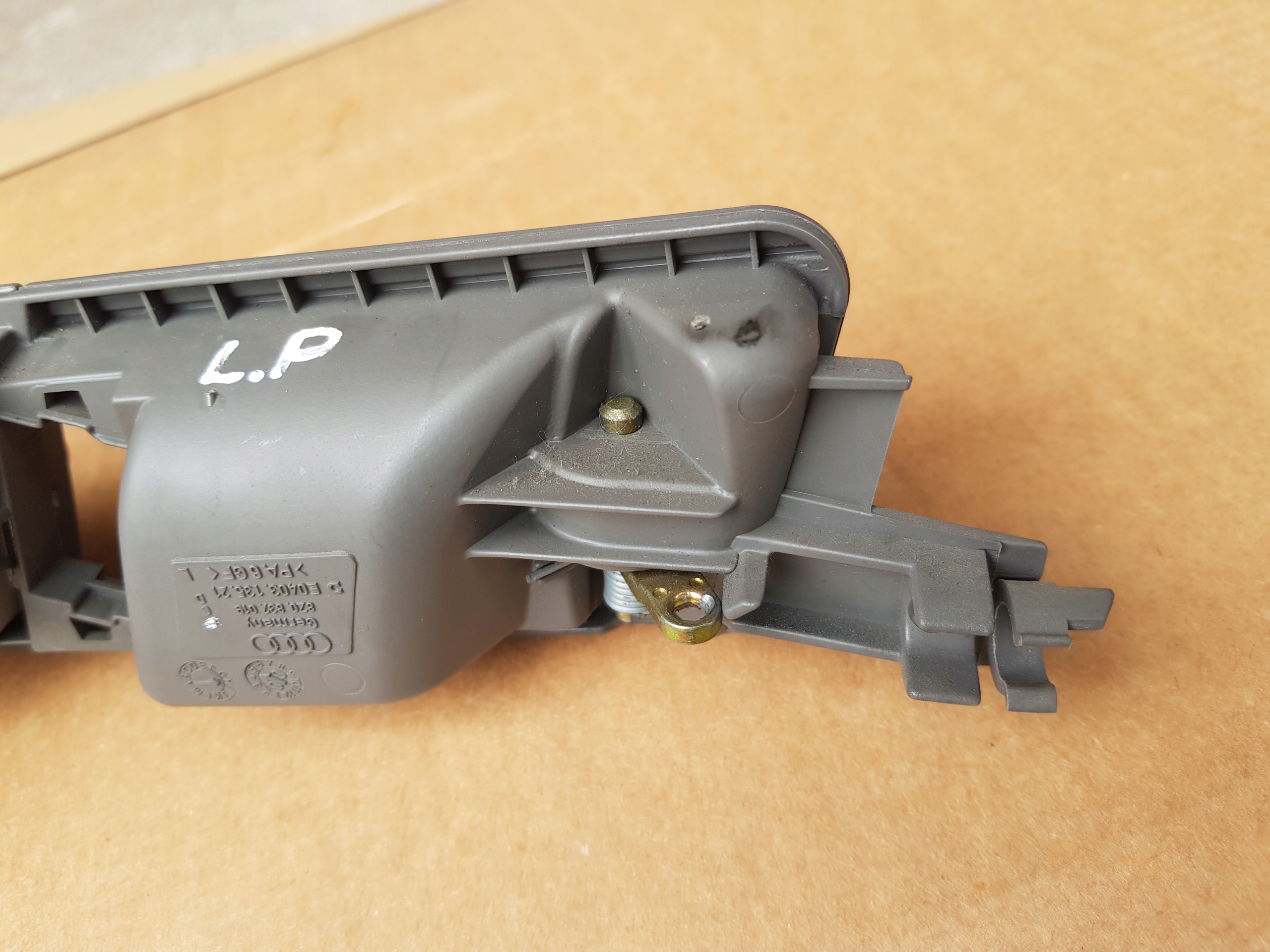 ручка двери внутренняя передняя A2 / 8Z0837019 / исправная