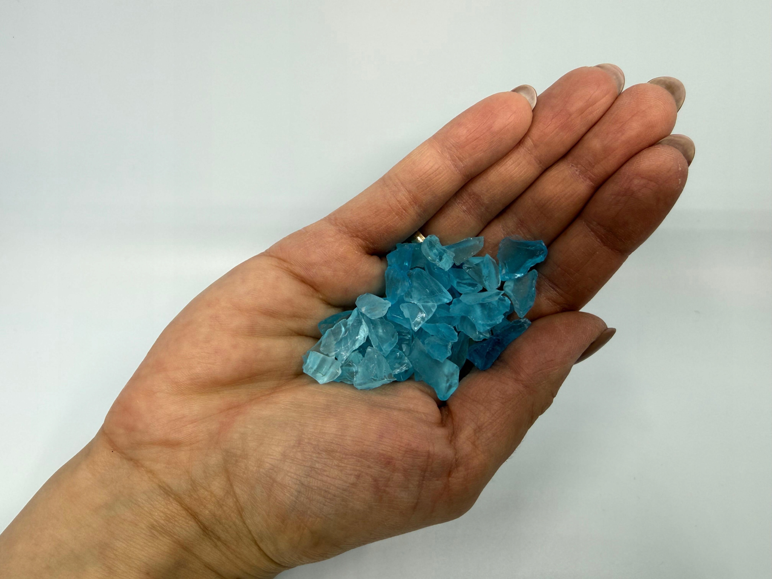 Skleněný grys tyrkysový 7-20 mm, dekorace do interiéru a zahrady, 5 kg