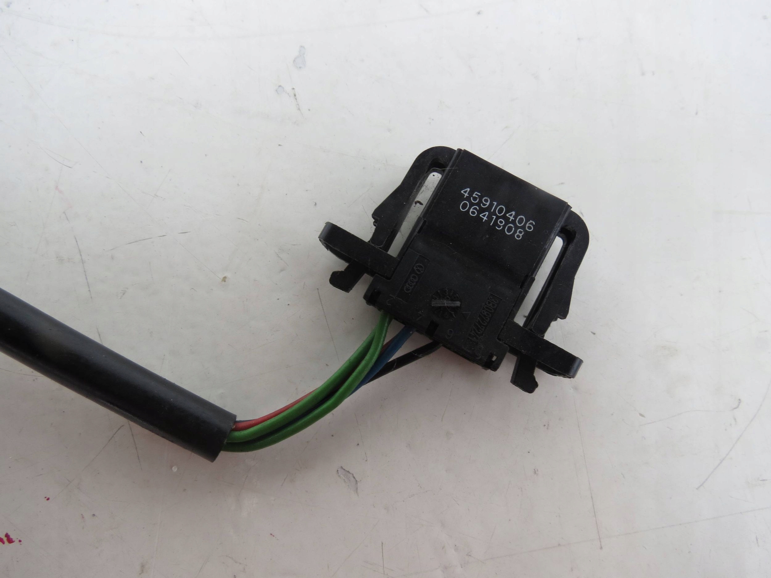 ZAPINKA PASOW front AUDI Q7 3.6 FSI 4L0857756C