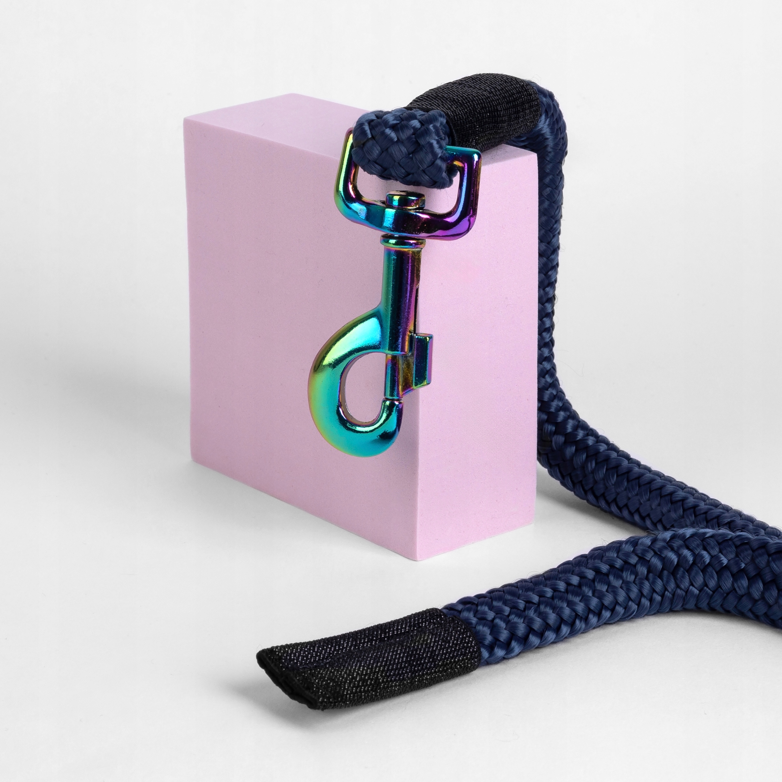 Uwiąz dla konia GALOP WEAR z tęczowym karabinkiem Granatowy