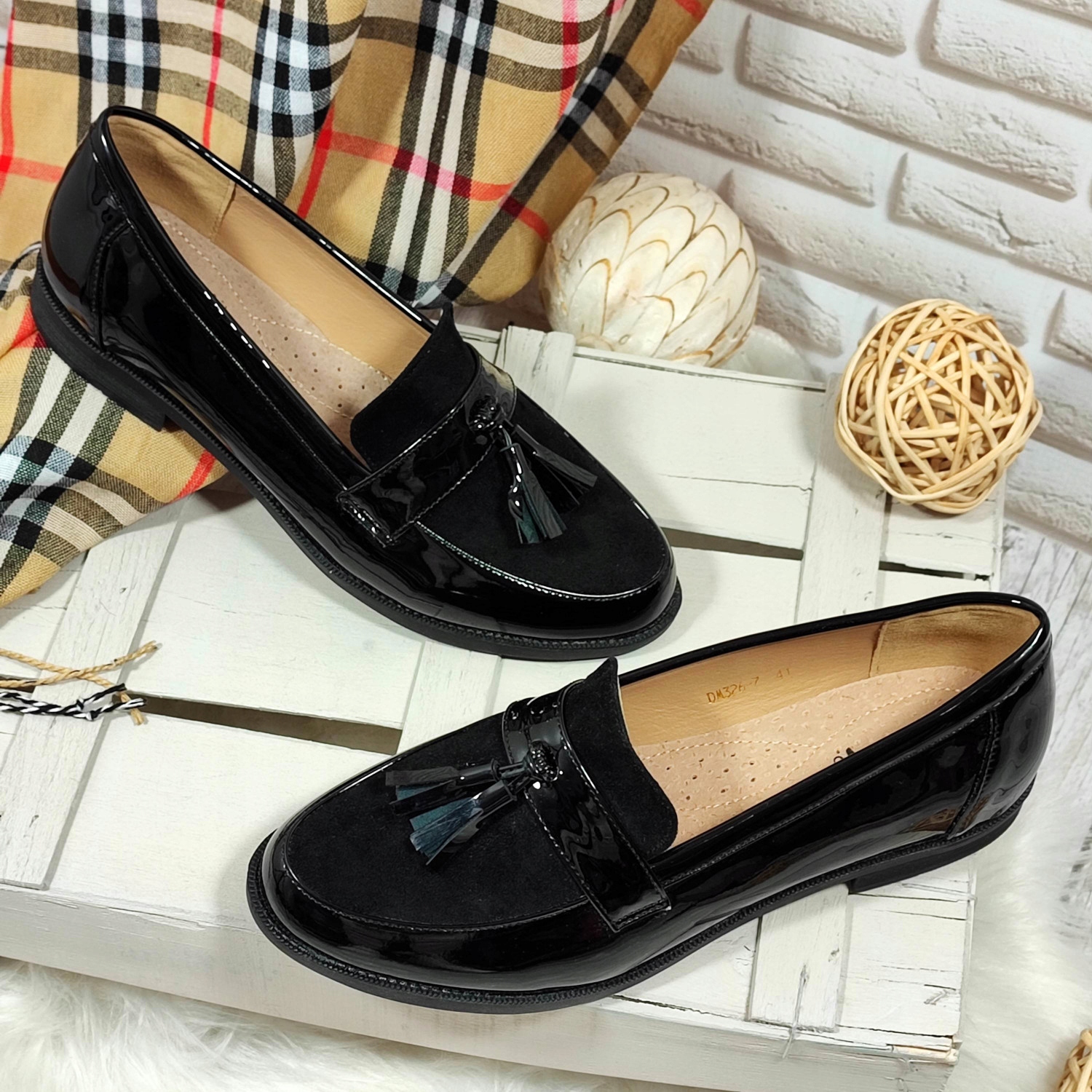 LAKIEROWANE MOKASYNY SKÓRZANA WKŁADKA - r 44 Marka inna