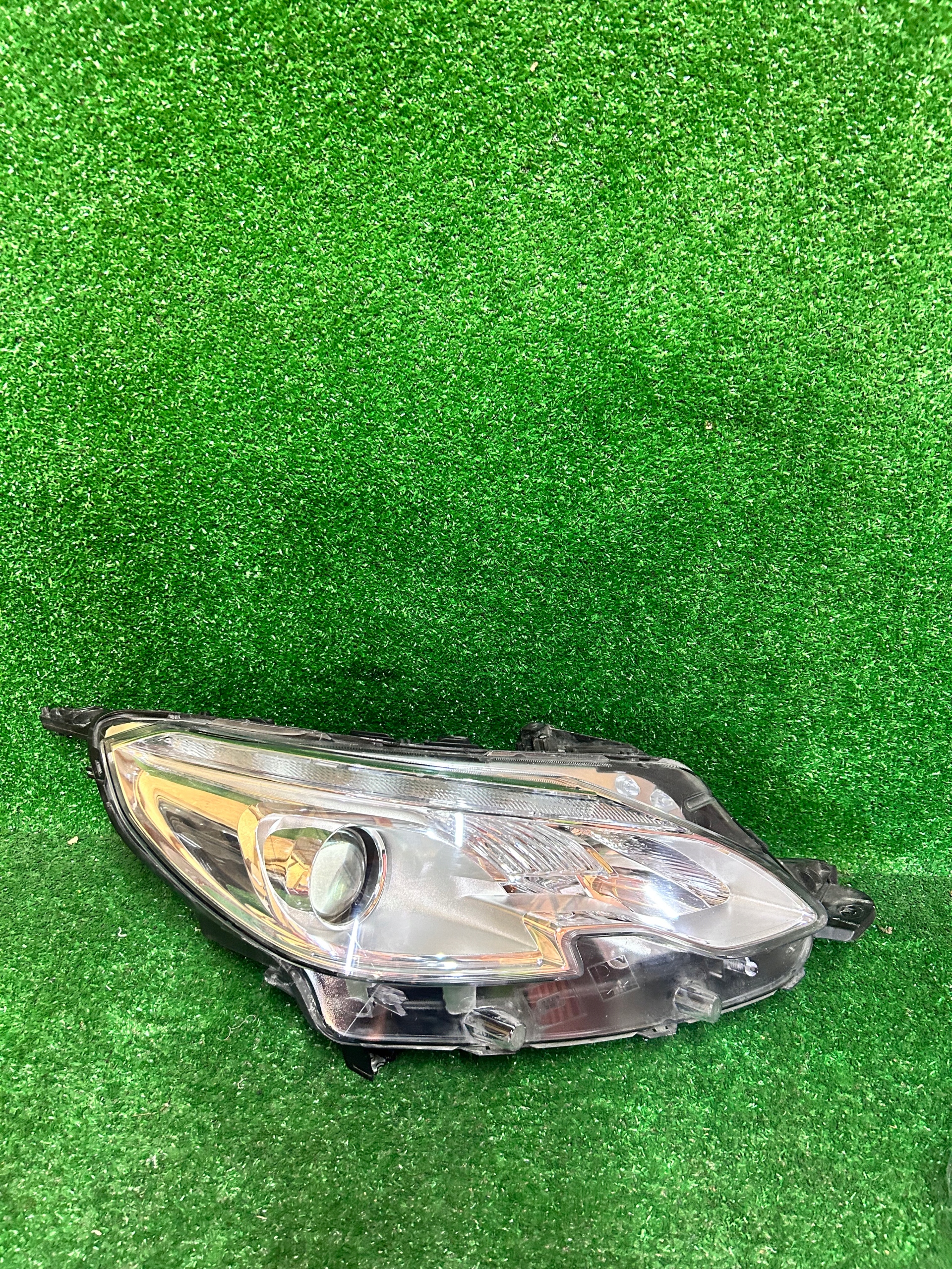 REFLEKTOR right PEUGEOT 2008 LIFT