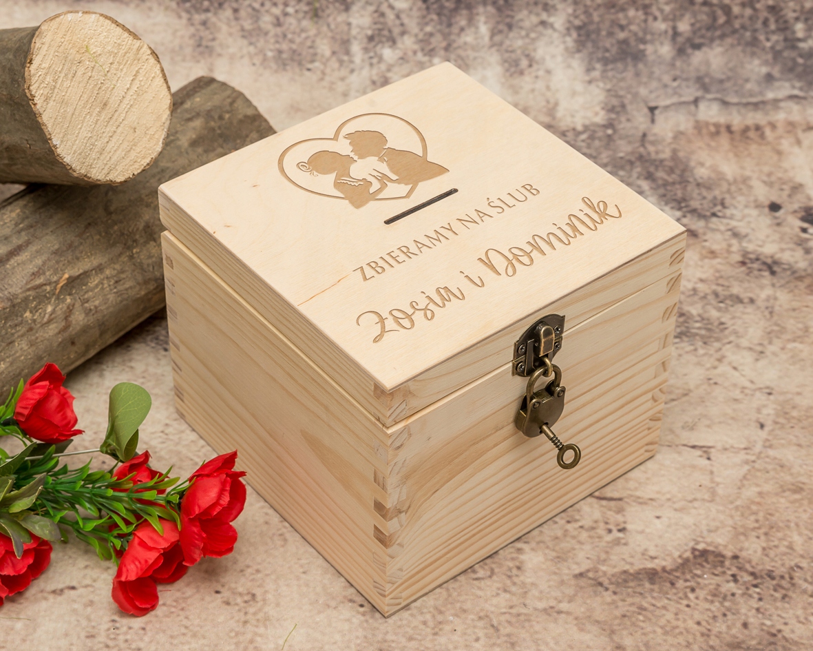 skarbonka z grawerem ZBIERAMY NA ŚLUB WESELE + kłódka i kluczyk PREZENT Kod producenta SKARBONKA